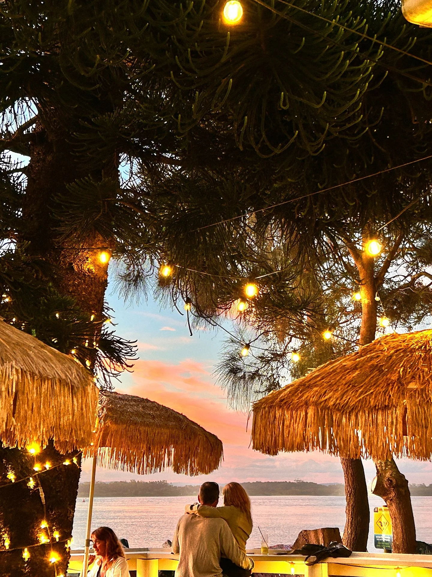 Our WKND @ LS 🏝️🌺 

yewww sunsets coming in clutch + ya&rsquo;ll are lovin&rsquo; our new canned ranged huh? Xx

This WKND //
Sunday sesh with Beau Bennett | 1500 &mdash; 1800 
Come try our Mango matcha special 🥭

#littleshack #littleshackportmac 