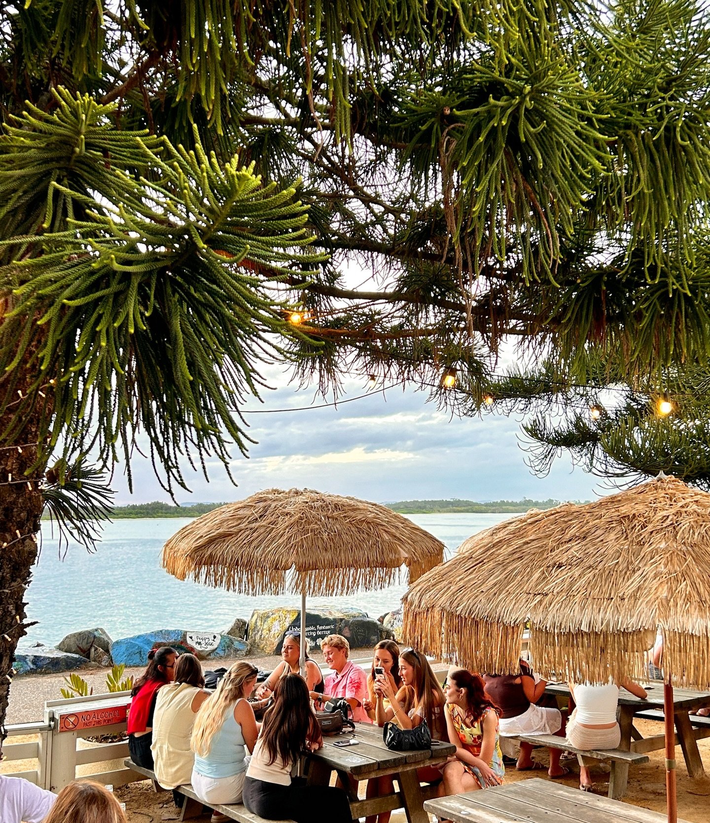 WKND @ LS 🌞

Summer&rsquo;s slowly packing her bags.
Cooler mornings settling in, that golden glow over the Shack, and arvos that just feel a little sweeter&hellip;

See you down here, PMQ 🏝️

#littleshack #littleshackportmac #cafe #bar #nsw