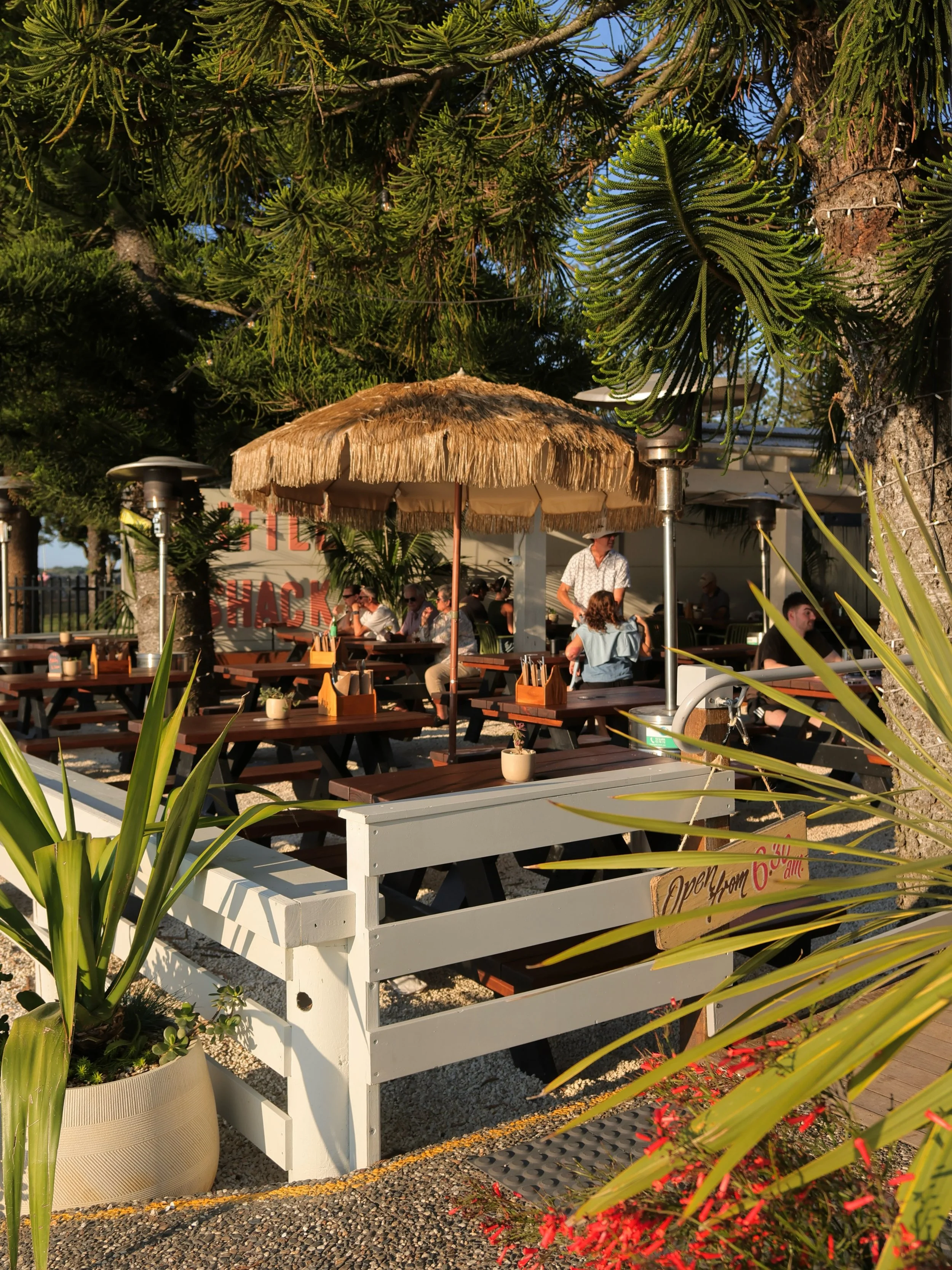 spring is here&hellip;

on from 4pm this week //
+ kingfish crudo 
+ half shell scallops 
+ oysters, anchovy toast, olives
+ martini&rsquo;s, bloody mary&rsquo;s + spritzes

next up // Caribbean Soul lands 4 October, 3:30pm. link in bio to book 🌴

#