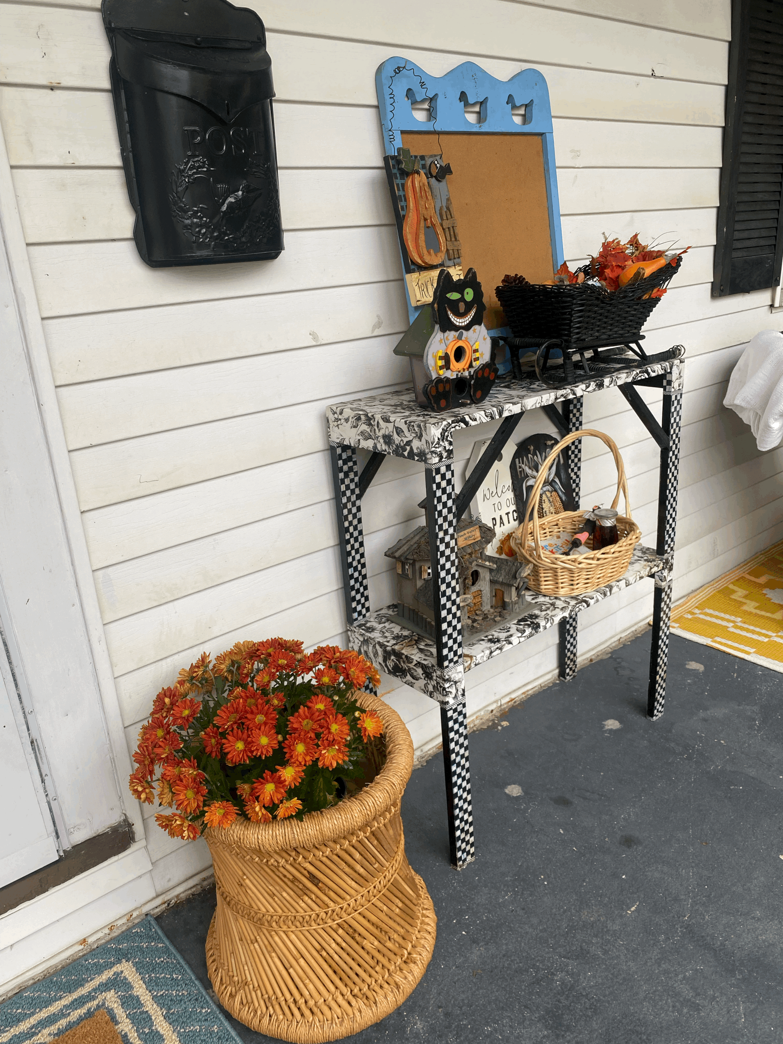 Styling Your Front Porch For Fall