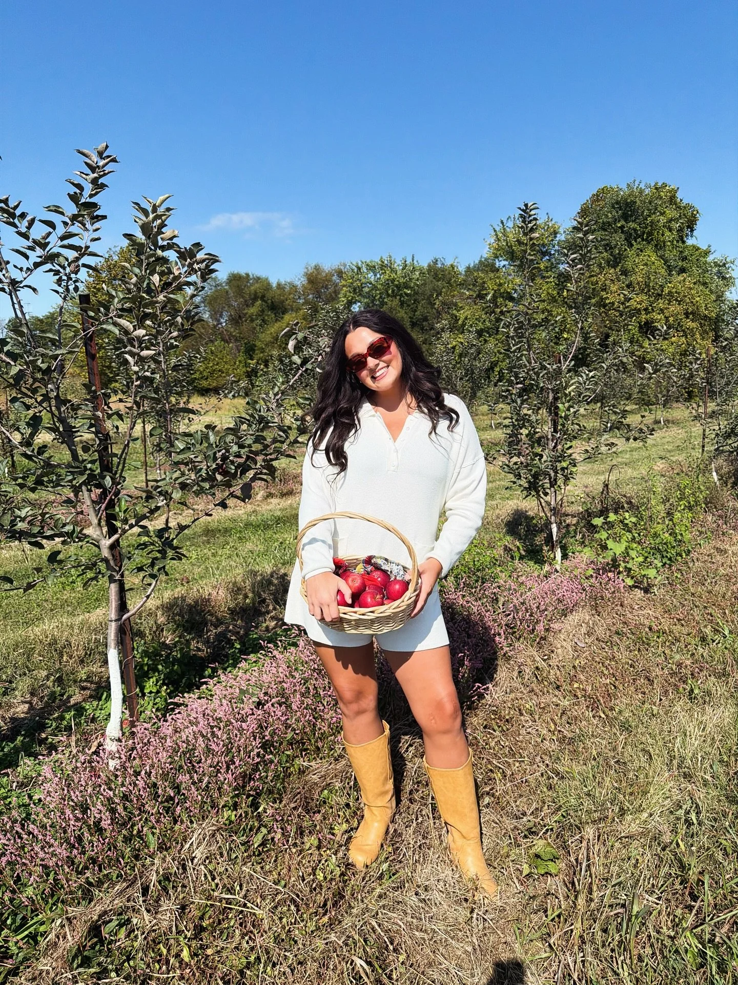 I love fall 🍎🧺🧡🍁
&bull;
&bull;
&bull;
&bull;
#applepicking #fall #falloutfitidea #falloutfitinspo #fallishere #pumpkinspiceseason #pumpkinpatchfun #fallvibes #fallactivities #cozyfall #fallphotoideas #harvestvibes #autumnaesthetic