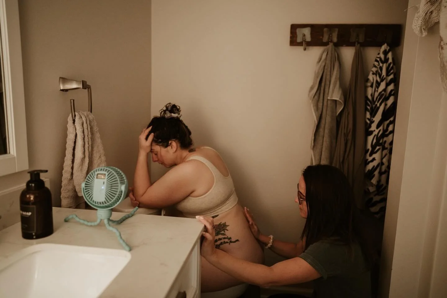 Sometimes, the grittiest thing you can do in birth is surrender the journey. Take the transfer IN ORDER to actually achieve the goal of VBAC 🤍 hard decisions sometimes have to be made but we are sooooo blessed in this area that we have a few amazing