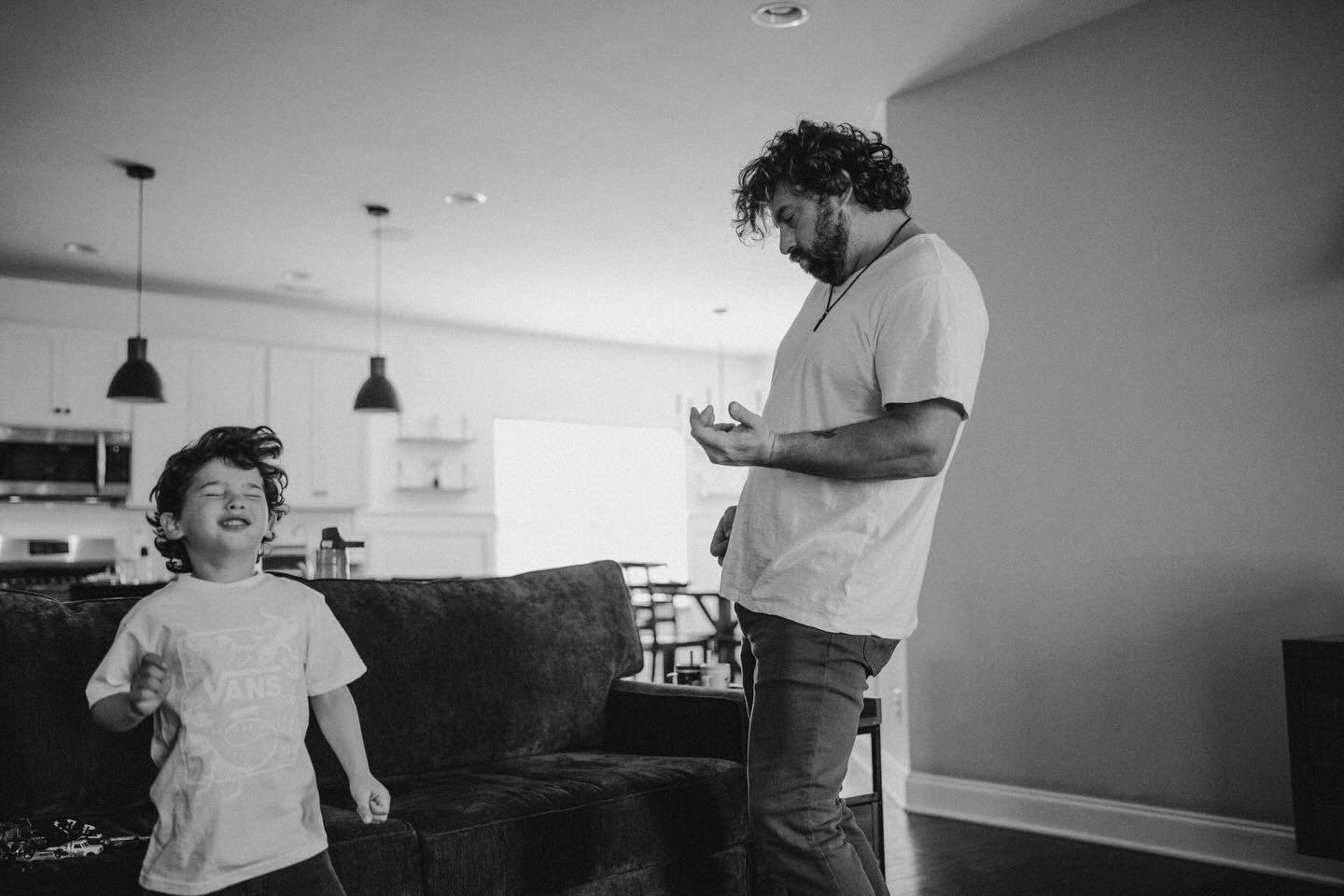 Dads &hellip; you have such an important role. You&rsquo;re the leader. The director. How you role model and lead is imperative to your children&rsquo;s health and happiness. I&rsquo;ll be there to tell the story of how. 🥺🤍