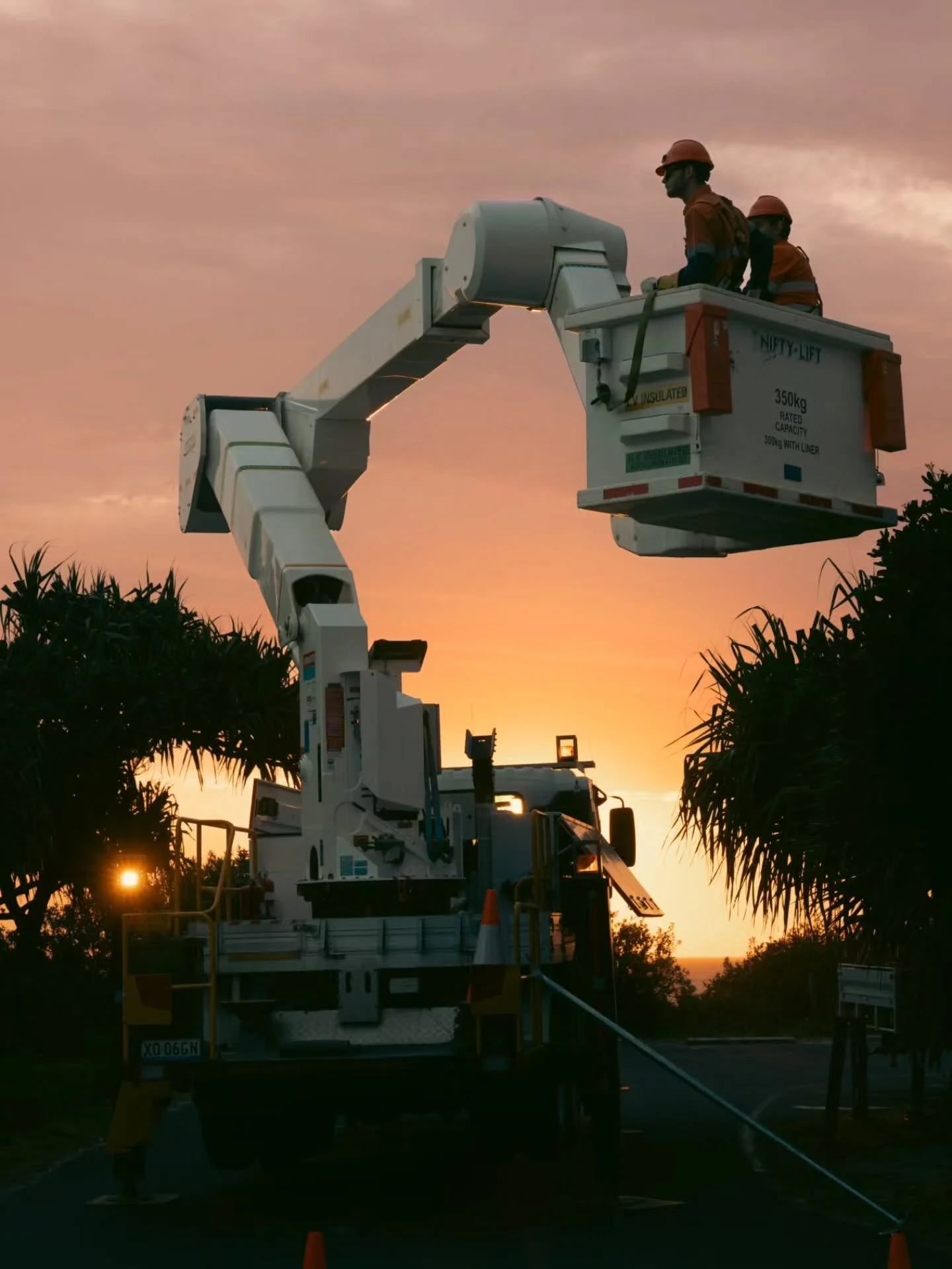 Essential Energy &mdash; keeping communities connected, one sunrise at a time. ⚡️

#ClioHaus #EssentialEnergy #DocumentaryPhotography #AustralianIndustry #AtWork #SunriseShift
