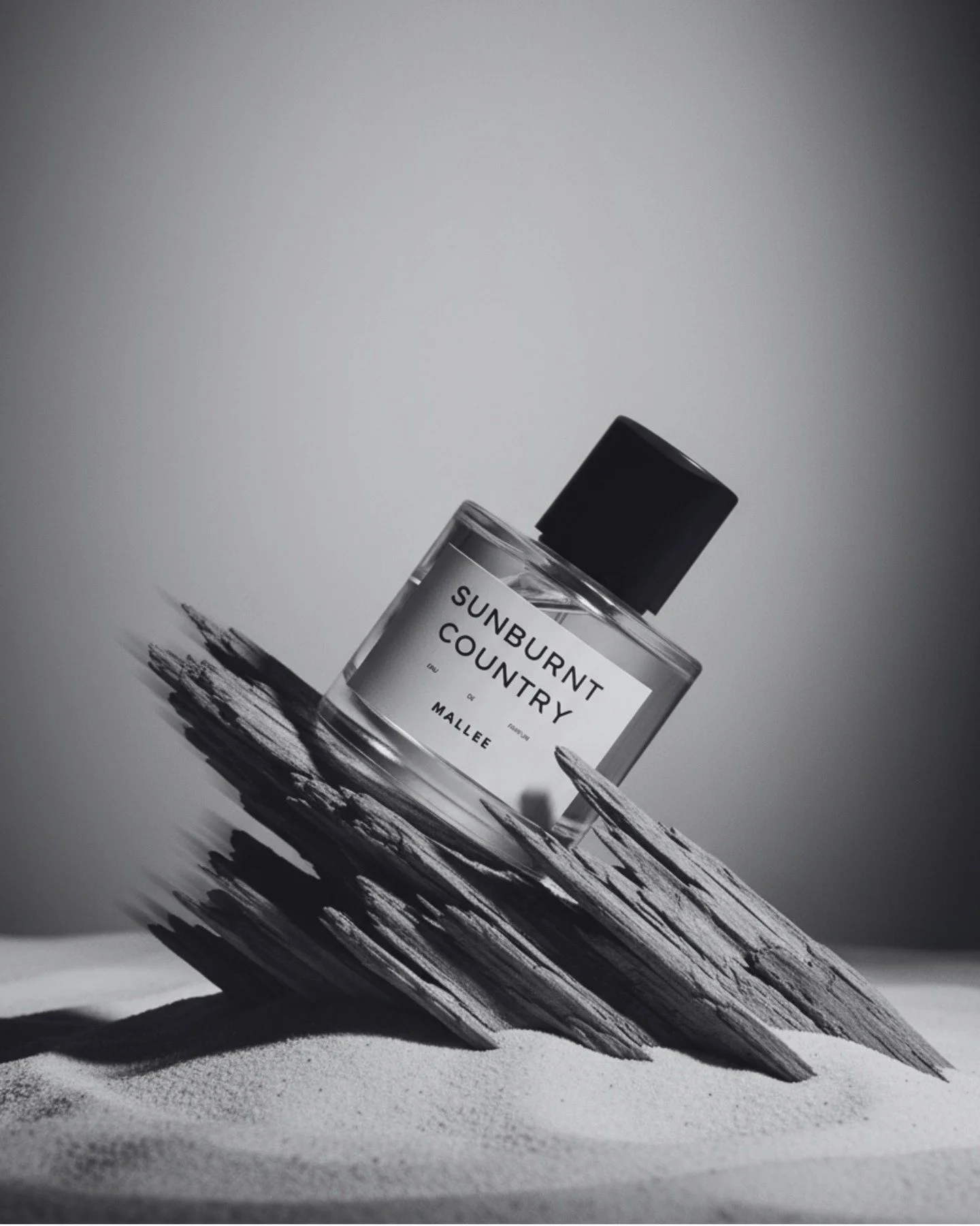 SUNBURNT COUNTRY

Grounded and warm, a desert heat that lingers on the skin.

Bourbon and vanilla melting into the soft allure of cashmere, grounded by the raw depth of guaiac wood. 

AMBER / SMOKY / SWEET