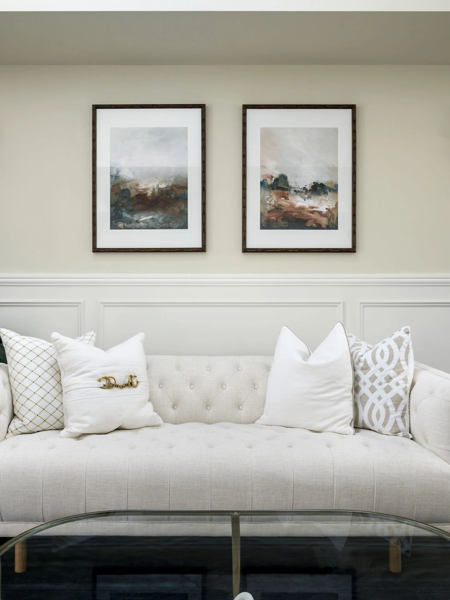 The Oakey Creek living spaces were designed to feel calm, inviting, and effortlessly timeless - a place where everyday living and entertaining flow naturally.

Working with the existing footprint, we focused on layering texture, warmth, and classic d