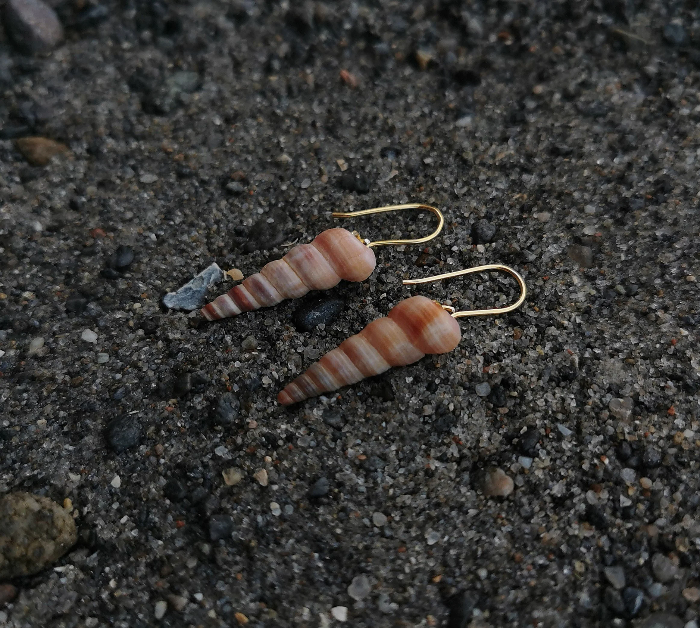 Rosa spiralsneglehuse guldøreringe