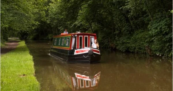 Can You Hire a Boat for a Day Without Experience?