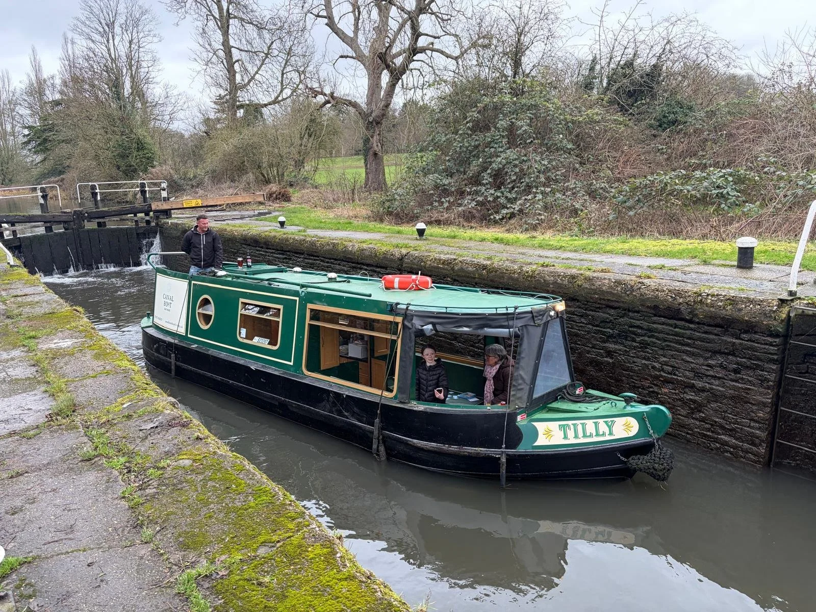 How Easy Is It to Drive a Narrowboat for the First Time?