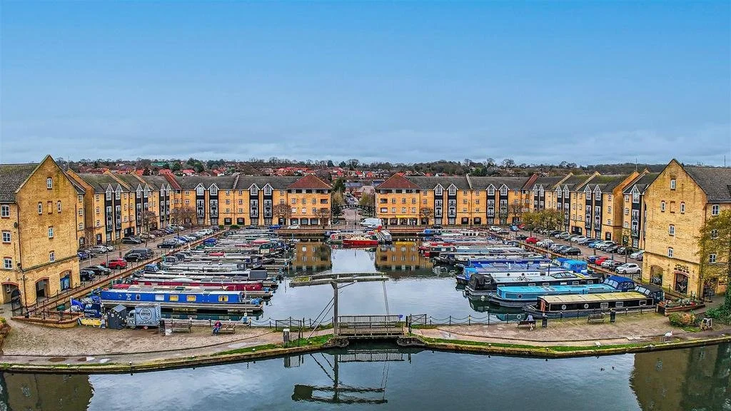 A birds-eye view of Apsley Marina on the Grand Union Canal, Hemel Hempstead