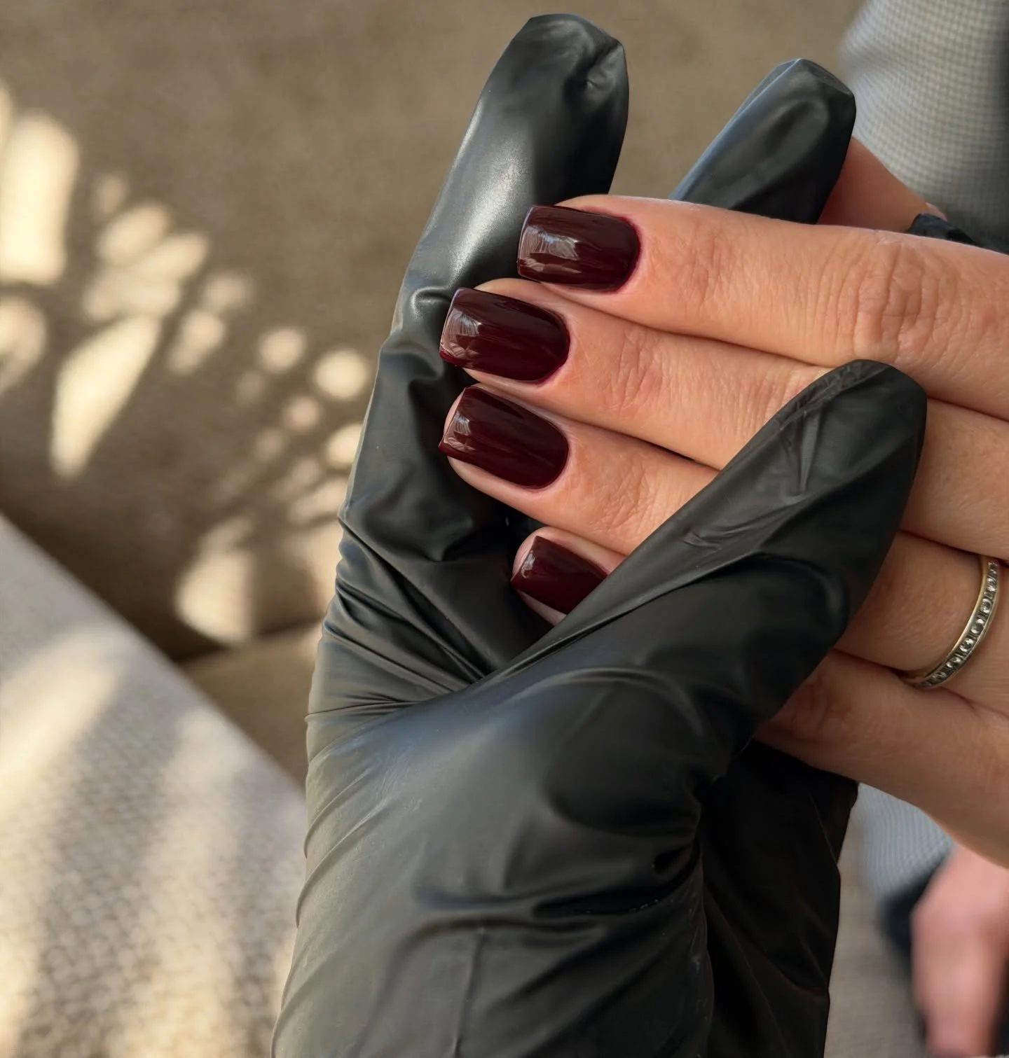 Rich burgundy tones for a bold yet timeless look 🤍