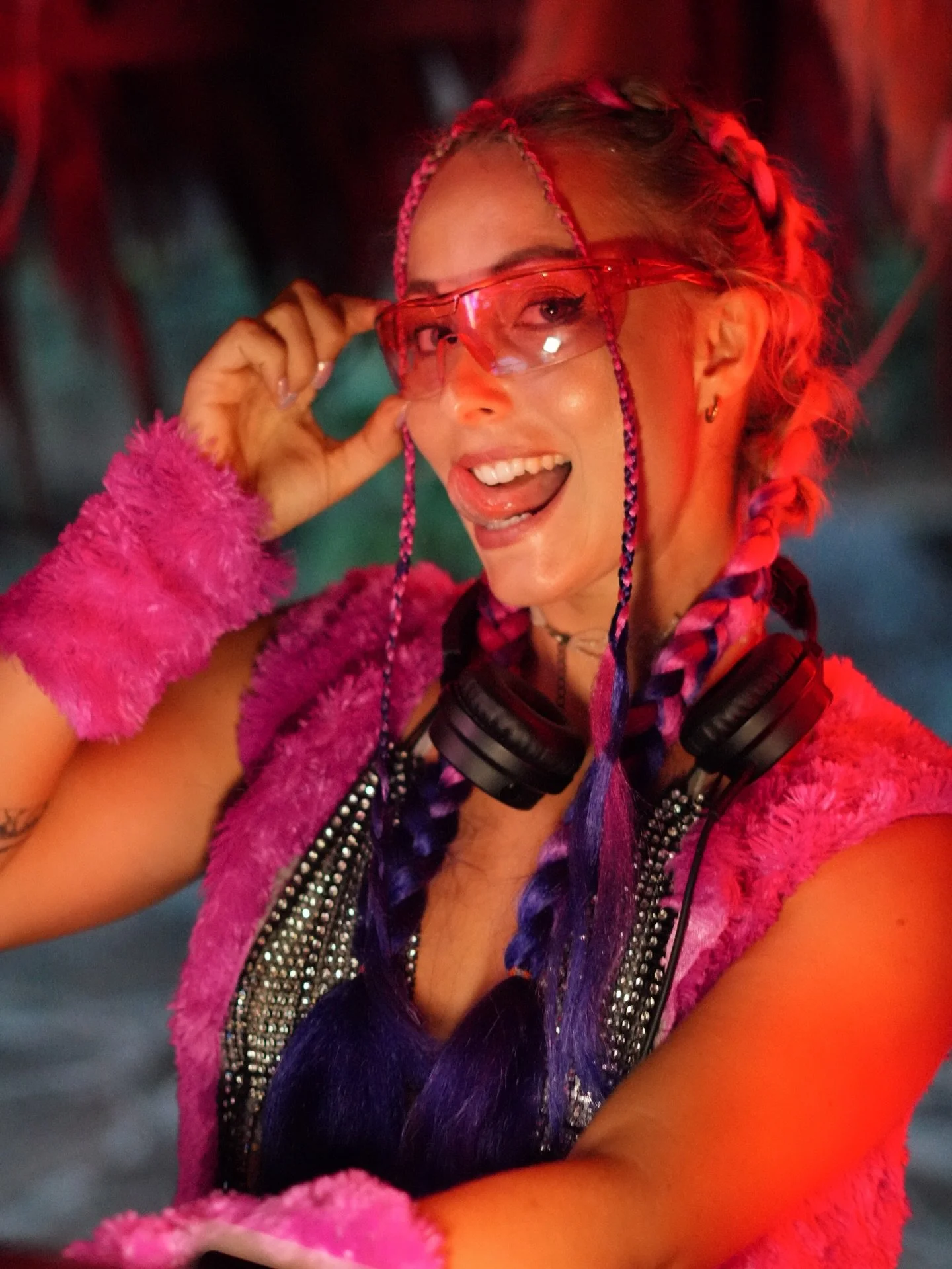 NEWWWW SEEEET IS OUT 🤌🏽❤️&zwj;🔥
👉🏽 find the link in my bio! And don&rsquo;t forget to share some love 🥹🧡

freshly from the legendary @bambuhuts season closing party! 
what an honor it has been to be invited for setting the hut on fiiiiire 🥹

