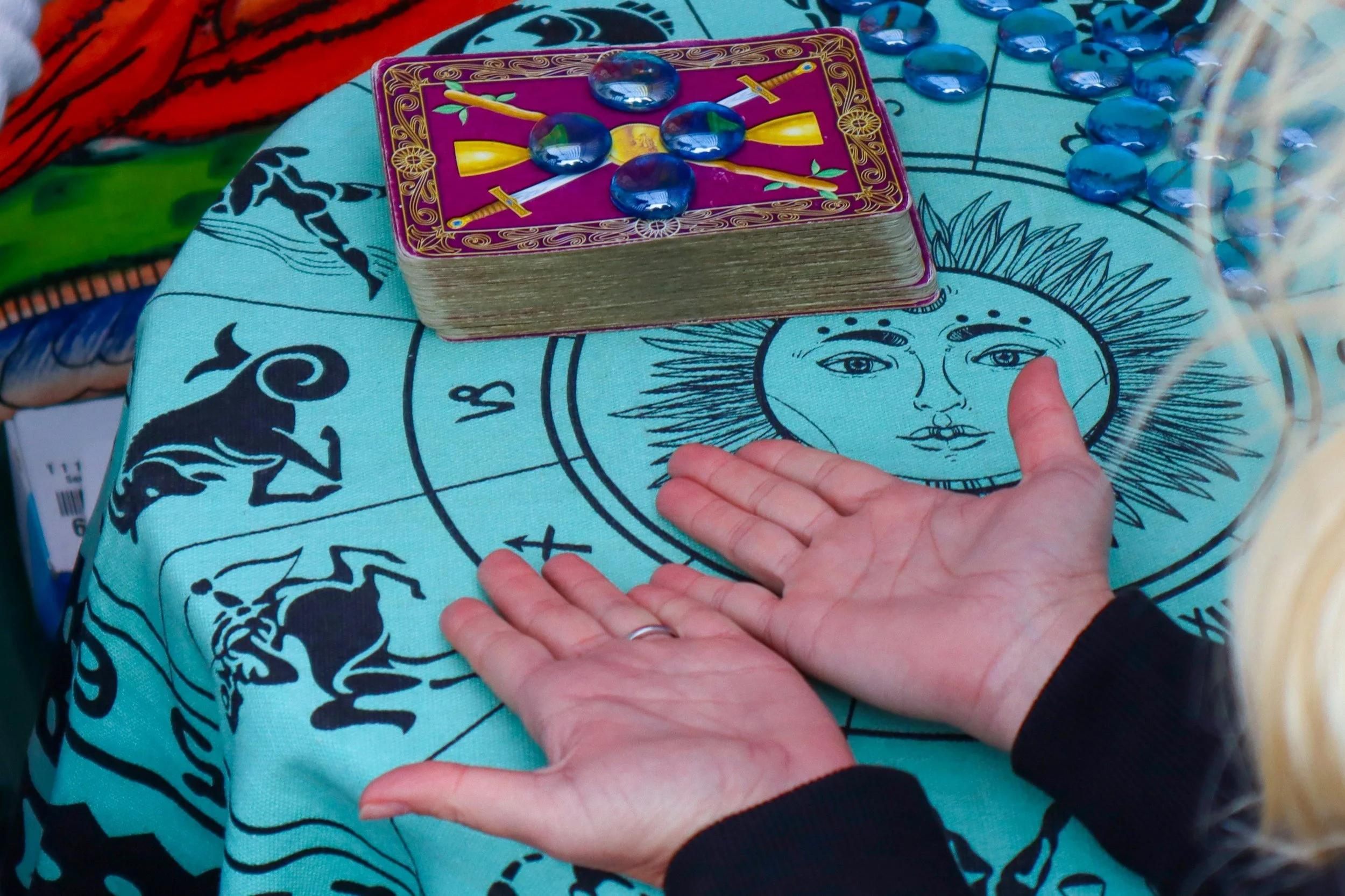 Palm Reading vs Tarot: What’s the Real Difference?