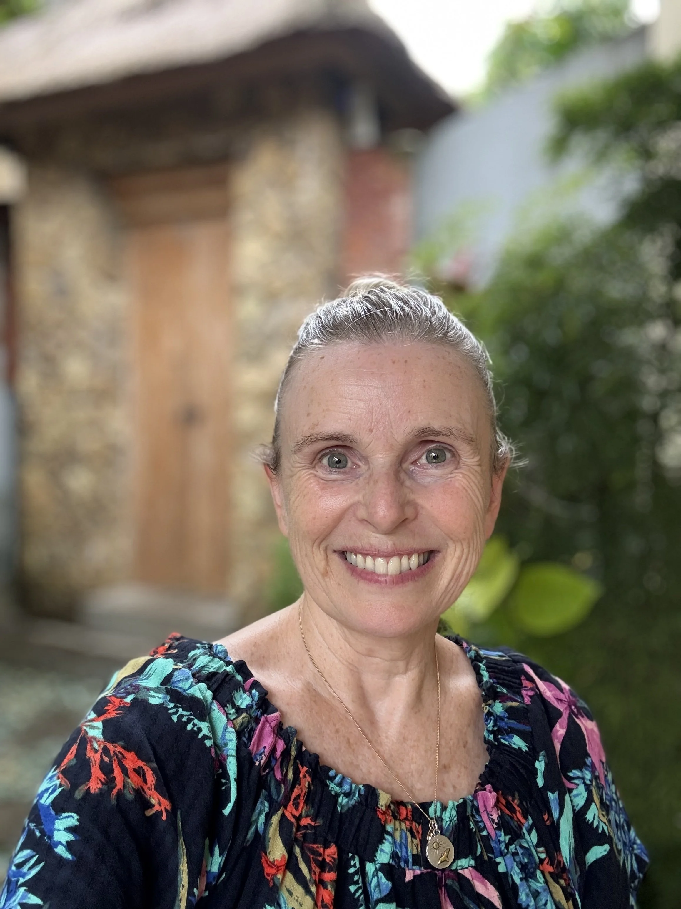 Carolina Starre. The Soul Coach. Offering Spiritual Guidance Online And In Person, Reiki Healing and Coaching.