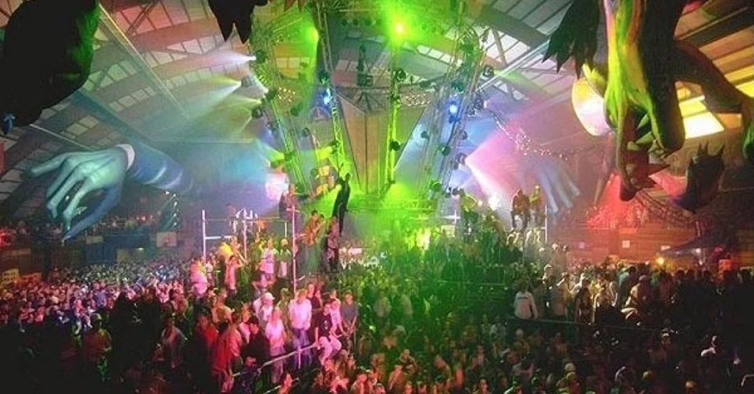 Early tickets voor Digital Overdose Festival zijn nu beschikbaar voor maar &euro;35,- 🌀

In 1995 organiseerde ISP Digital Overdose in de Sporthallen Zuid, Amsterdam. Geen standaard feest, maar meerdere hallen met meerdere genres. Hardcore, techno, o