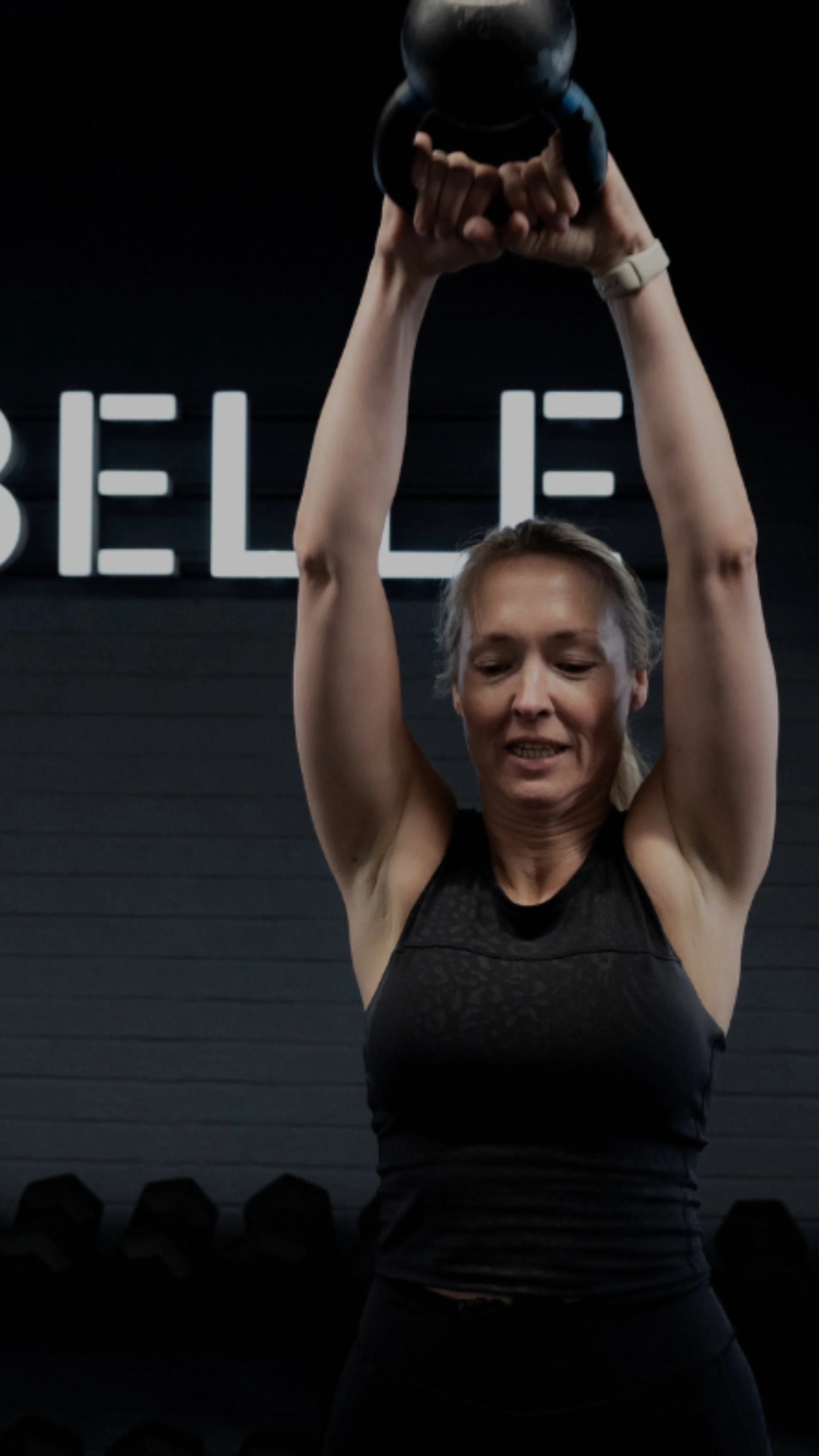 Barbelle - Mobile header - Woman training.jpg