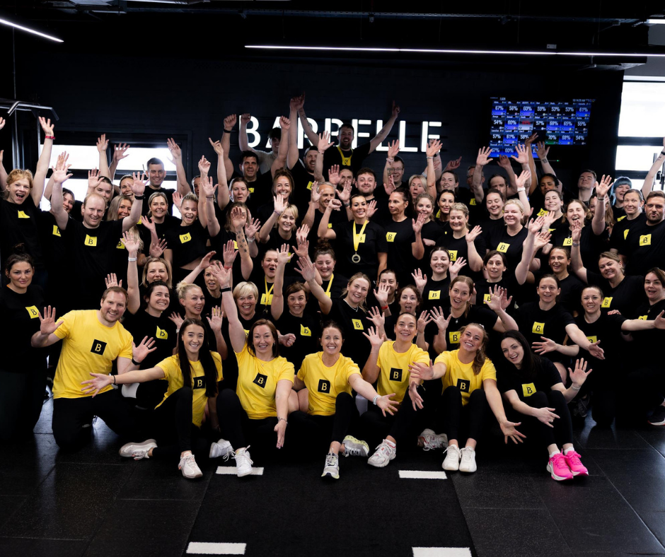Barbelle members training together