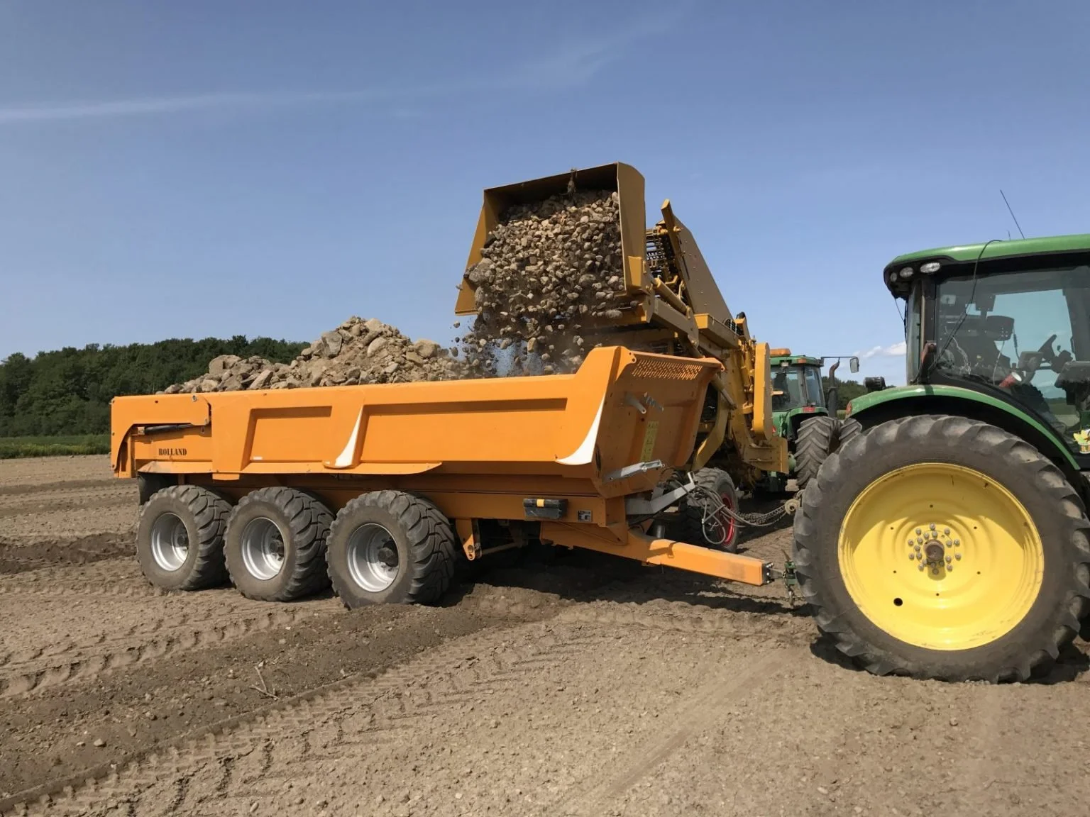 despedregadora de descarga en remolque Triginer