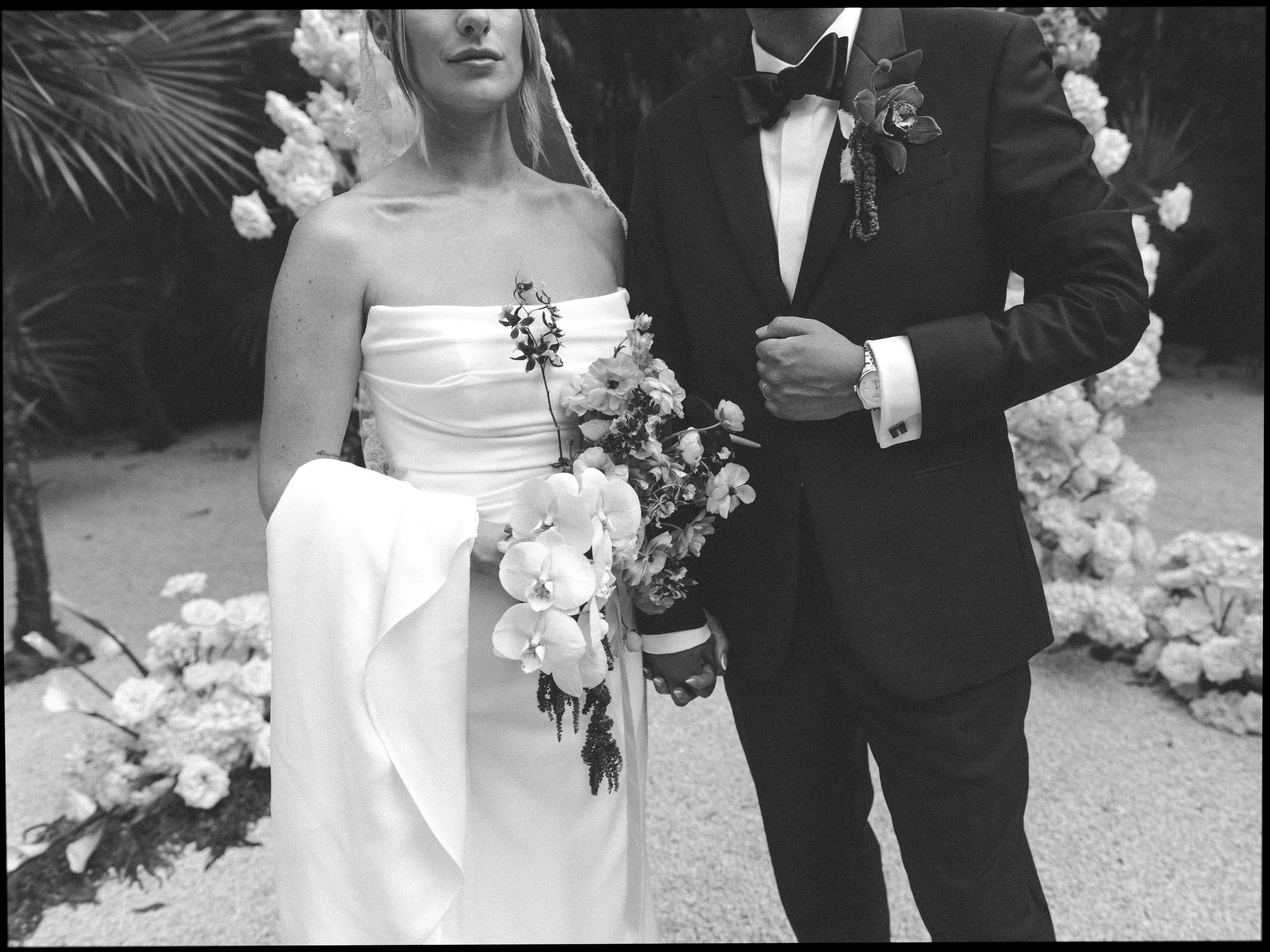 Gabripalmieri-ceremony-bw-detail-couple-classy.jpg