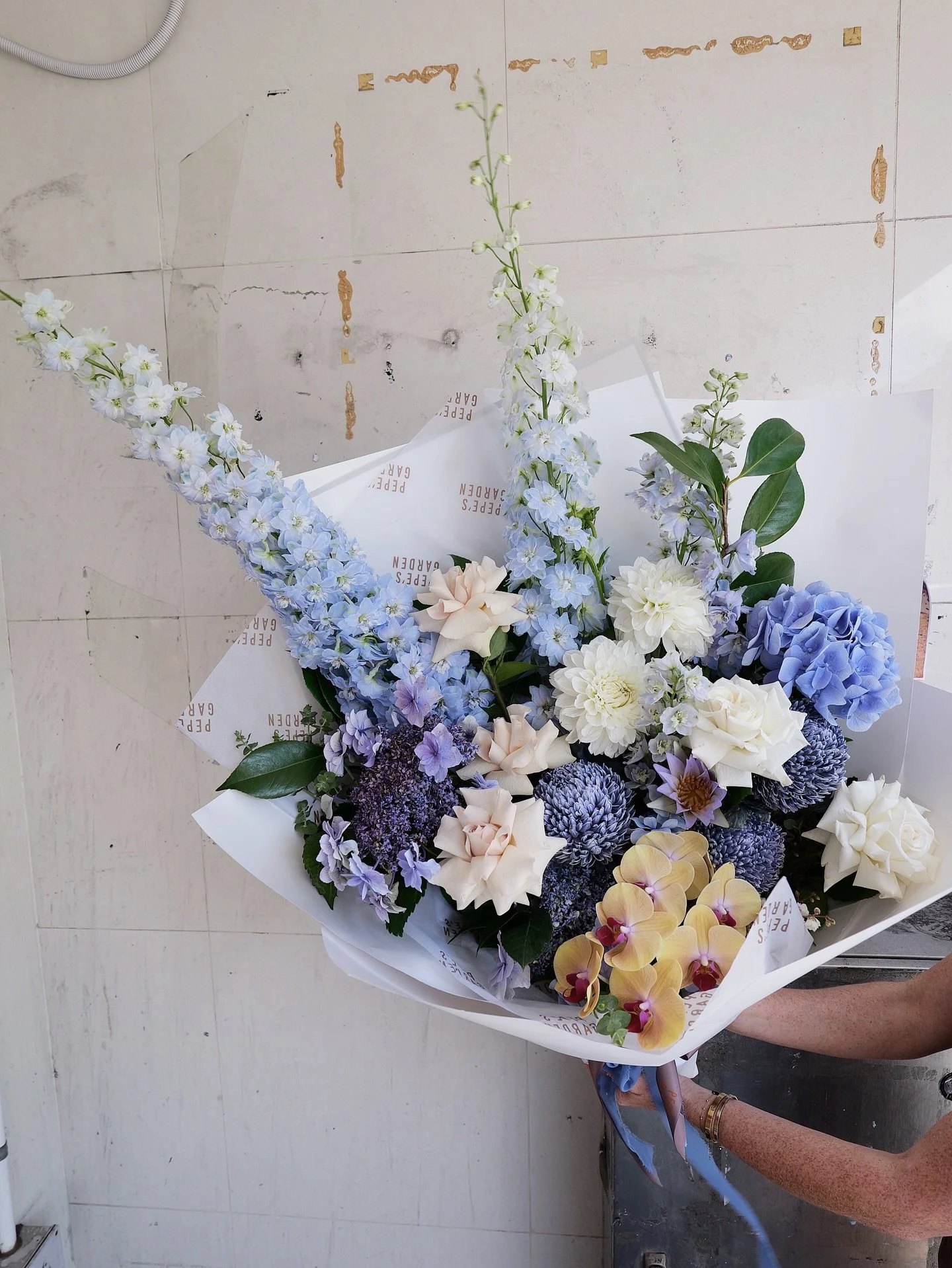 She loves sky blue 💙
So we let the blooms do the talking &mdash; airy delphinium reaching for the sky, soft hydrangea clouds, creamy whites and the gentlest blush to warm it all through.

Wild, romantic and thoughtfully gathered for someone who know