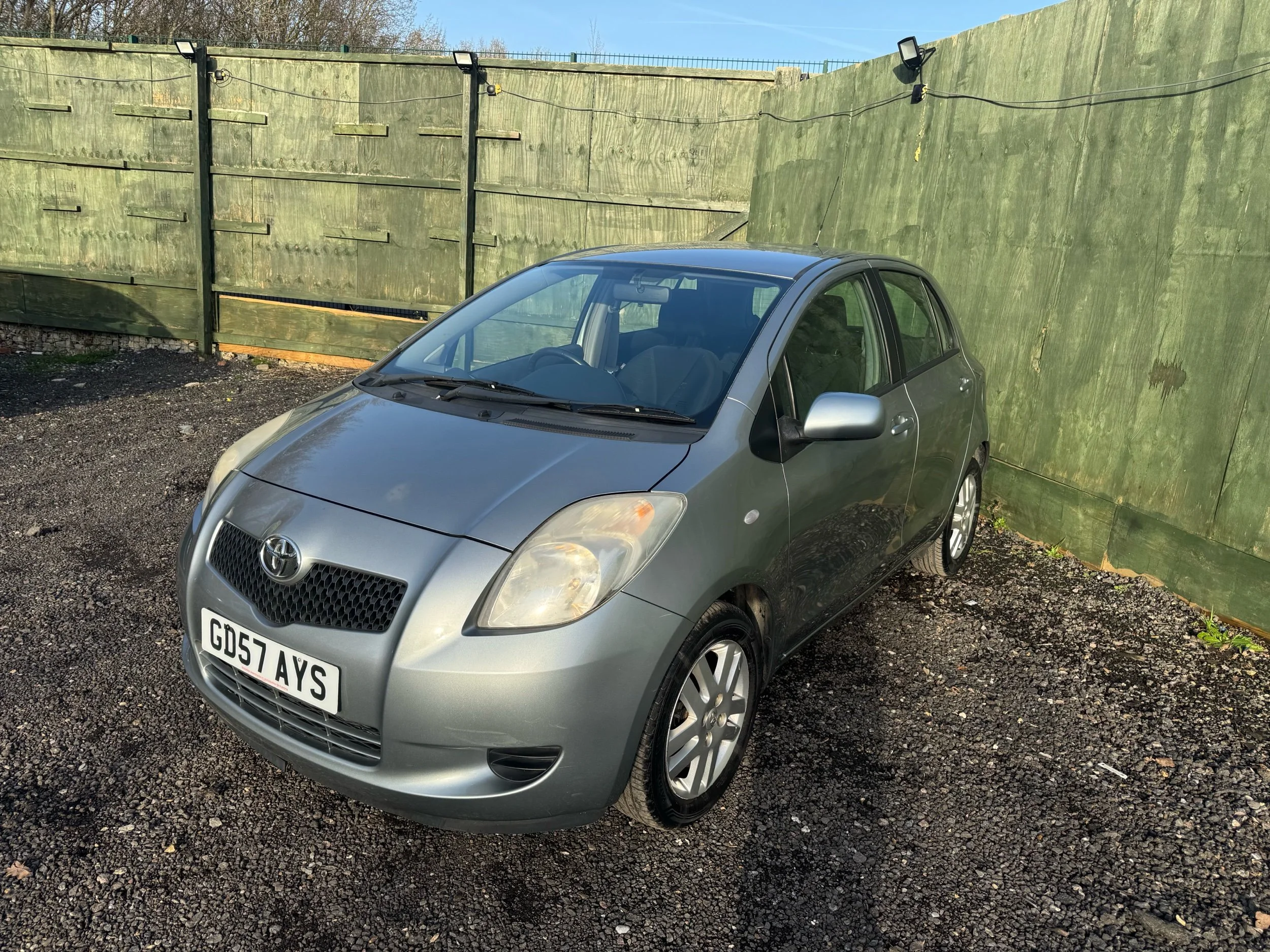 None YARIS TR 4,300.00... photo