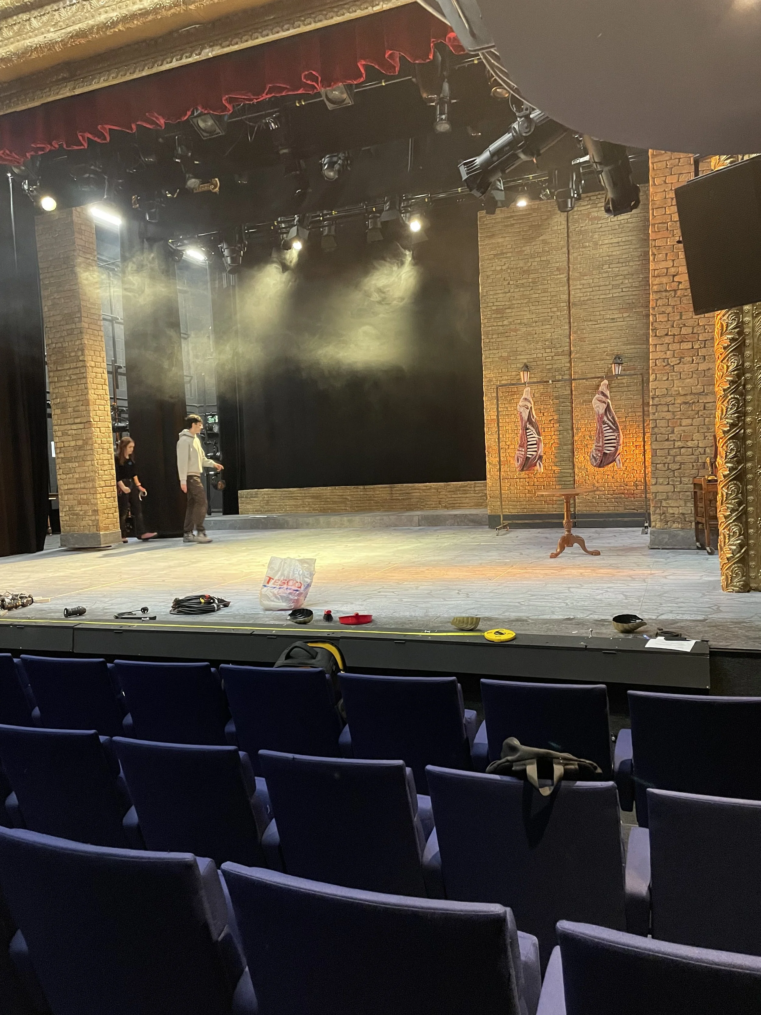 Moving pillars for Tipping the Velvet