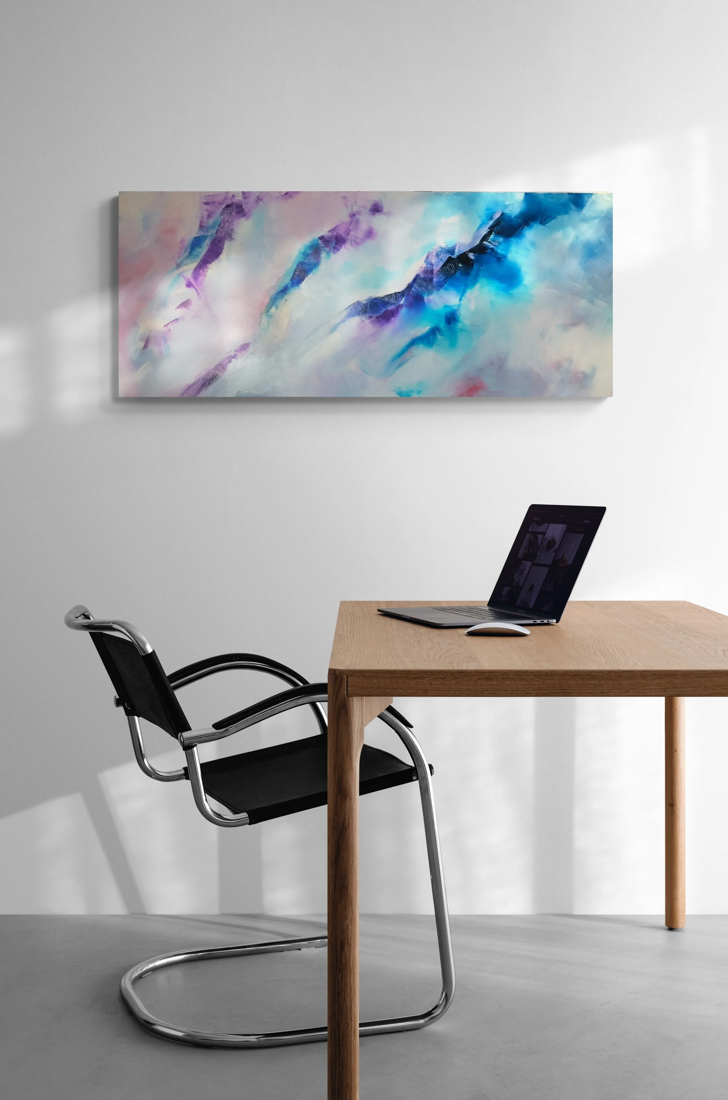 Onde di Collasso è un’opera astratta, ideale per interni moderni, trasmette equilibrio, leggerezza e profondità energetica.