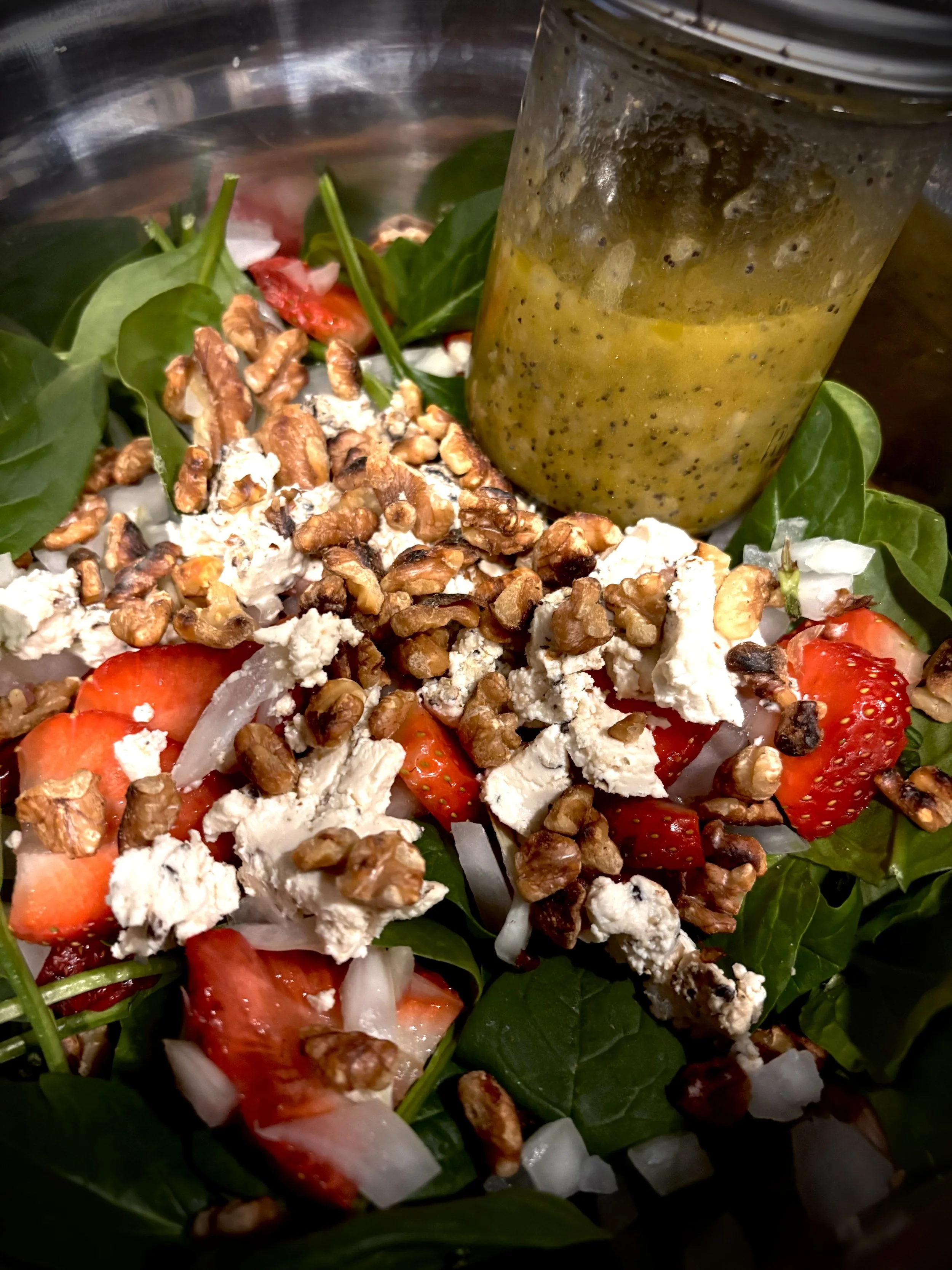 SPINACH STRAWBERRY & GOAT CHEESE SALAD