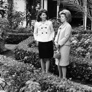 jacqueline-kennedy-duchess-alba-21912658.jpg.webp