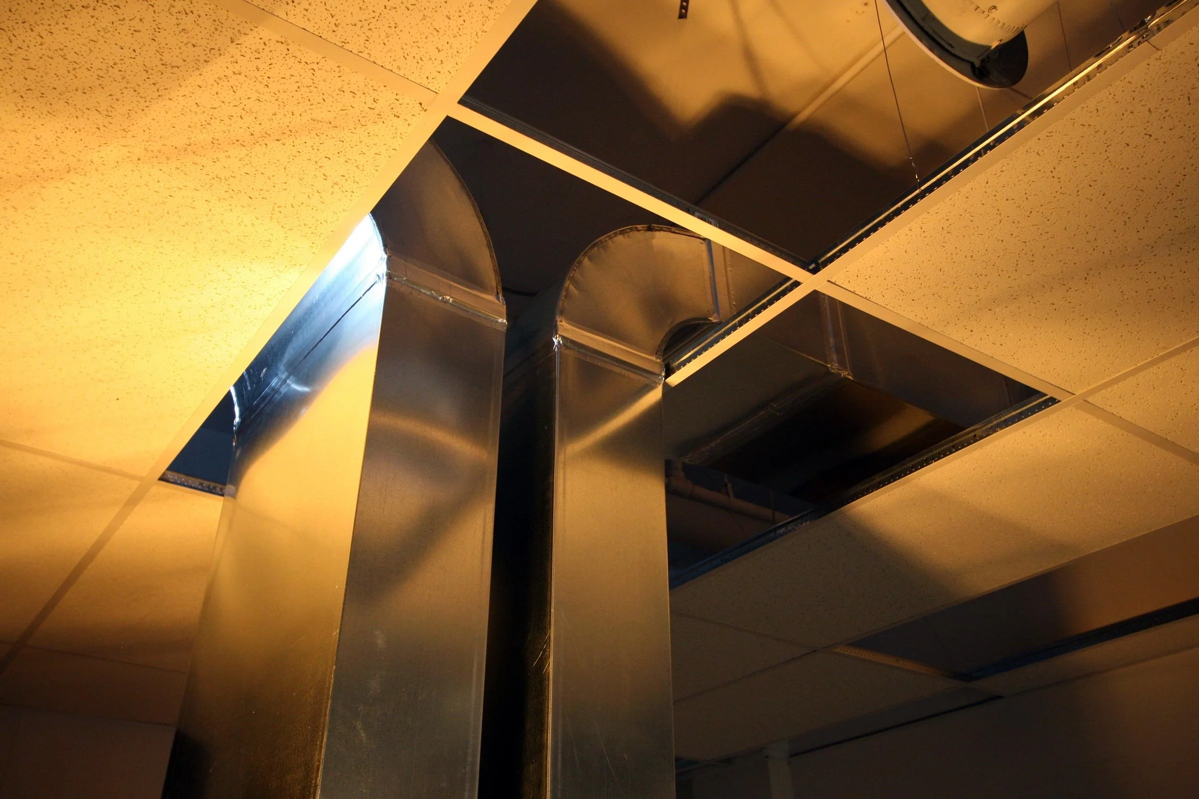 Random lights strobe above the ceiling from unknown locations