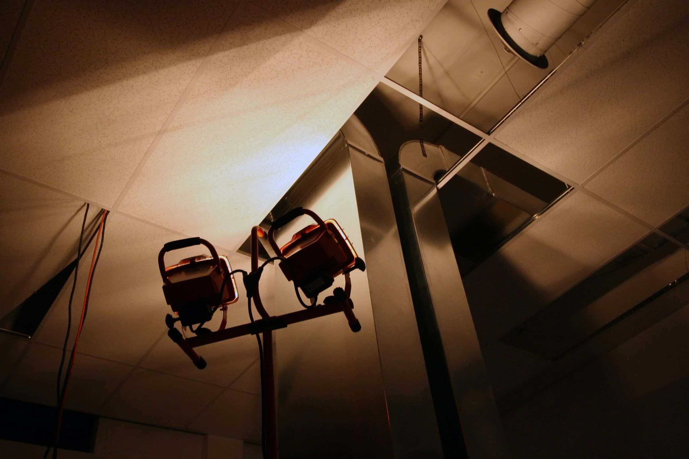 Work lights slowly dim and brighten, matching the breathing ductwork