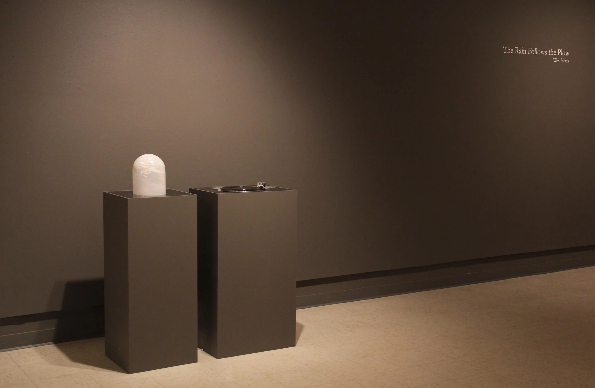 "dustbowl"
21" x 50" x 53"
custom 33 rpm record, acrylic, glass, electronics, sugar, speaker, automatic record player.
Recordings of the wind in Roswell, NM opposite a silent dust storm inside a clear glass dome.
2011