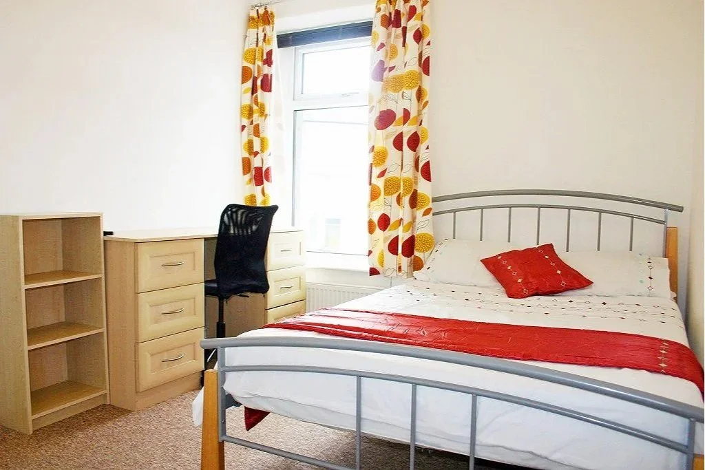 14 Kirkes Road 🛏️5