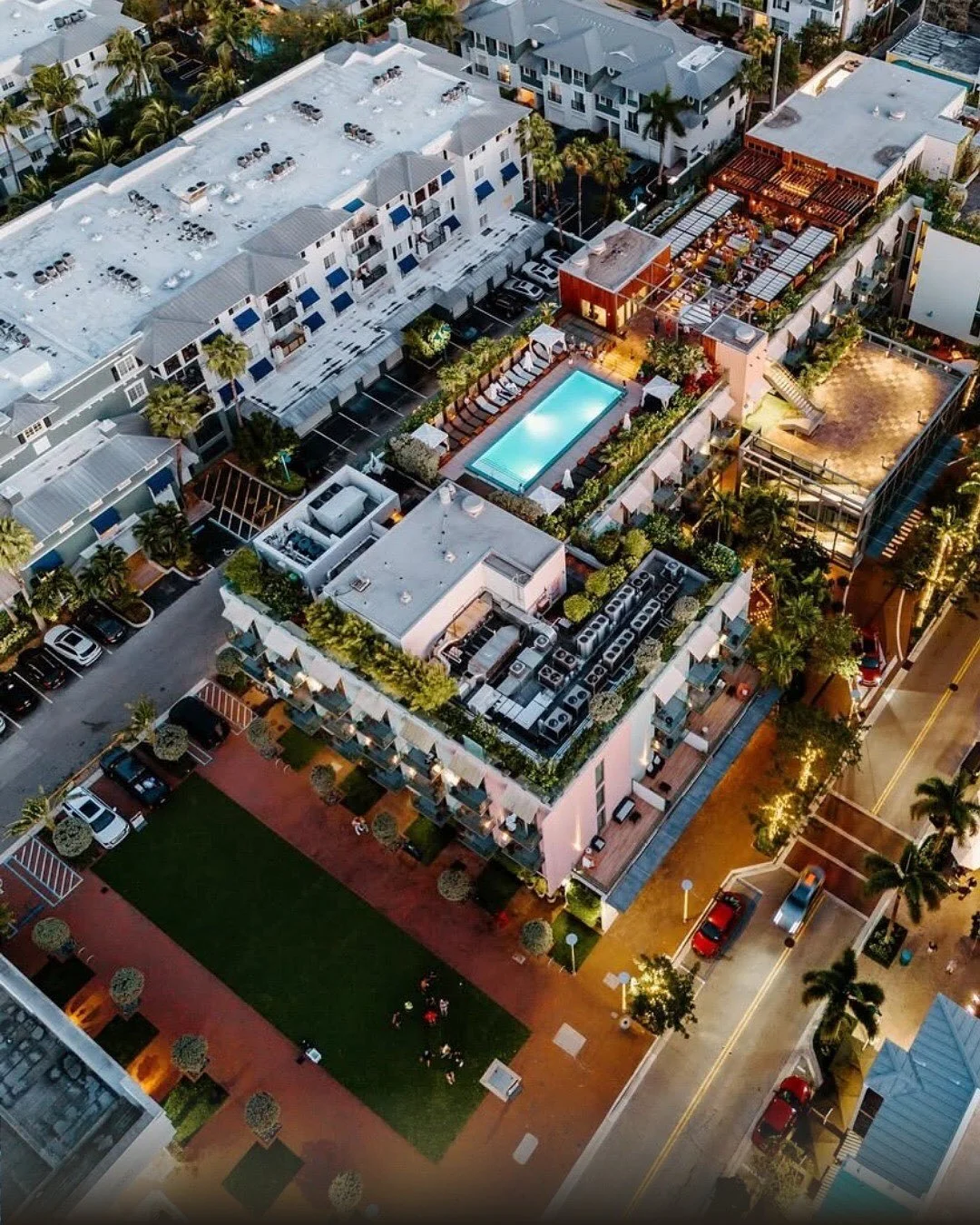 Could your next destination be Delray Beach?
At The Ray Hotel, tropical modern design seamlessly blends with iconic architecture. Featuring a stunning rooftop pool and bar, wellness facilities, art, and three standout restaurants, it’s the per
