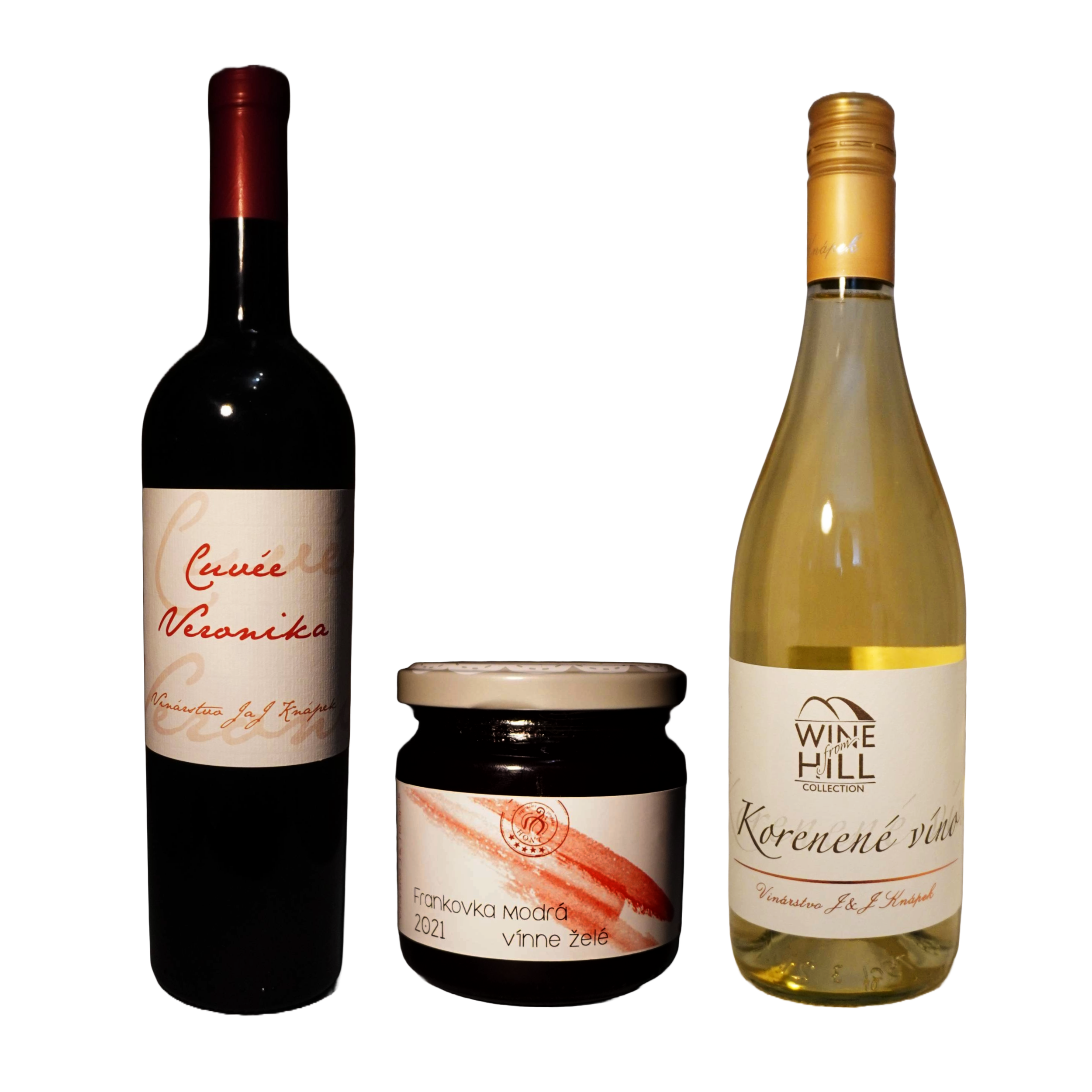 Dve fľaše vína a pohárik vínneho želé na bielom pozadí.