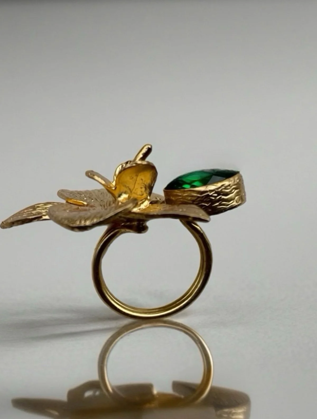 azar-greencrystalring-goldring-titalopez.jpg