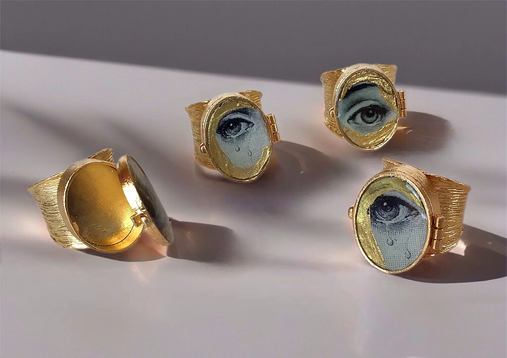 Eye Locket Gold Ring