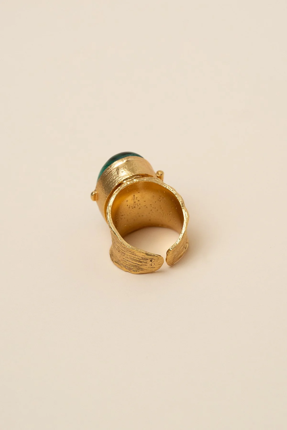 azar-goldring-24kgold-luxurygold-titalopez.jpg