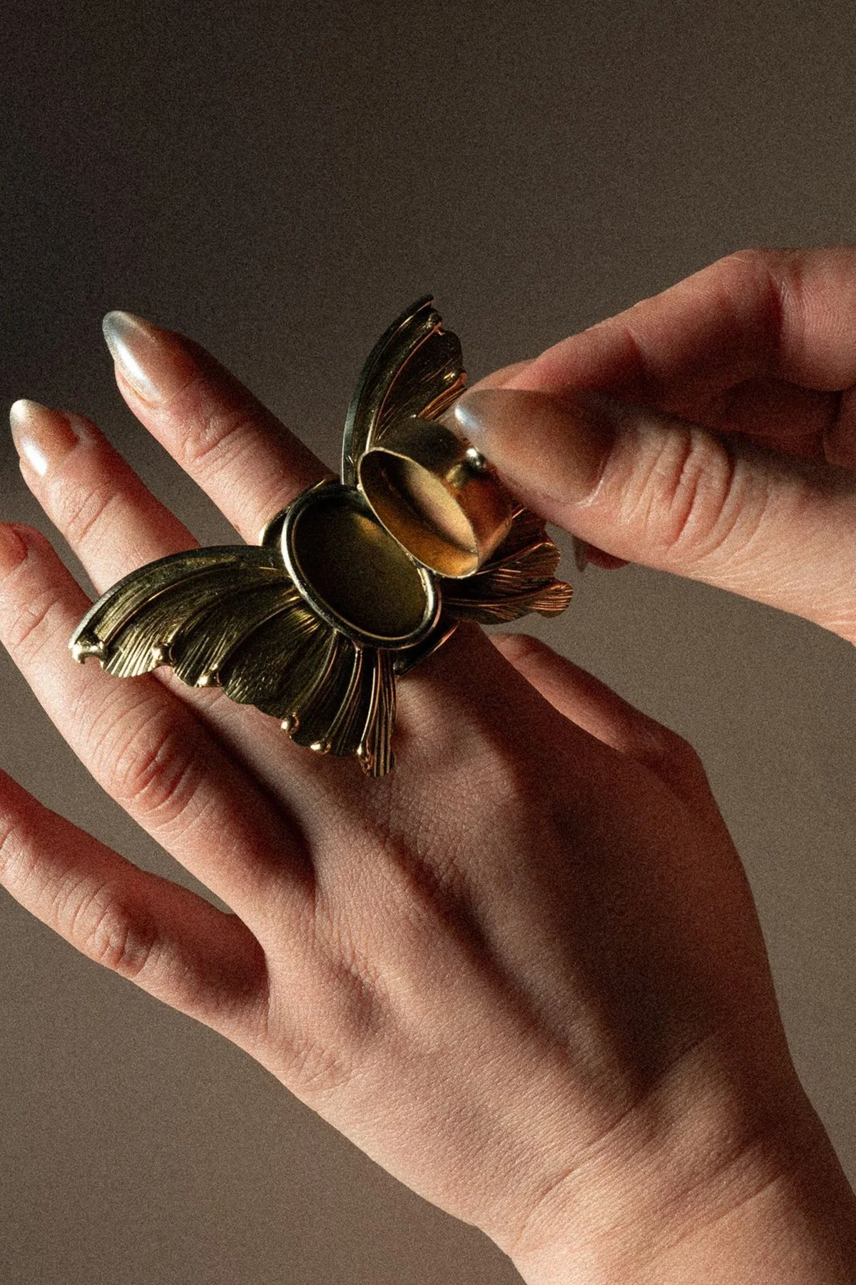 azar-butterflyring-locketring-mariposa-titalopez.jpg