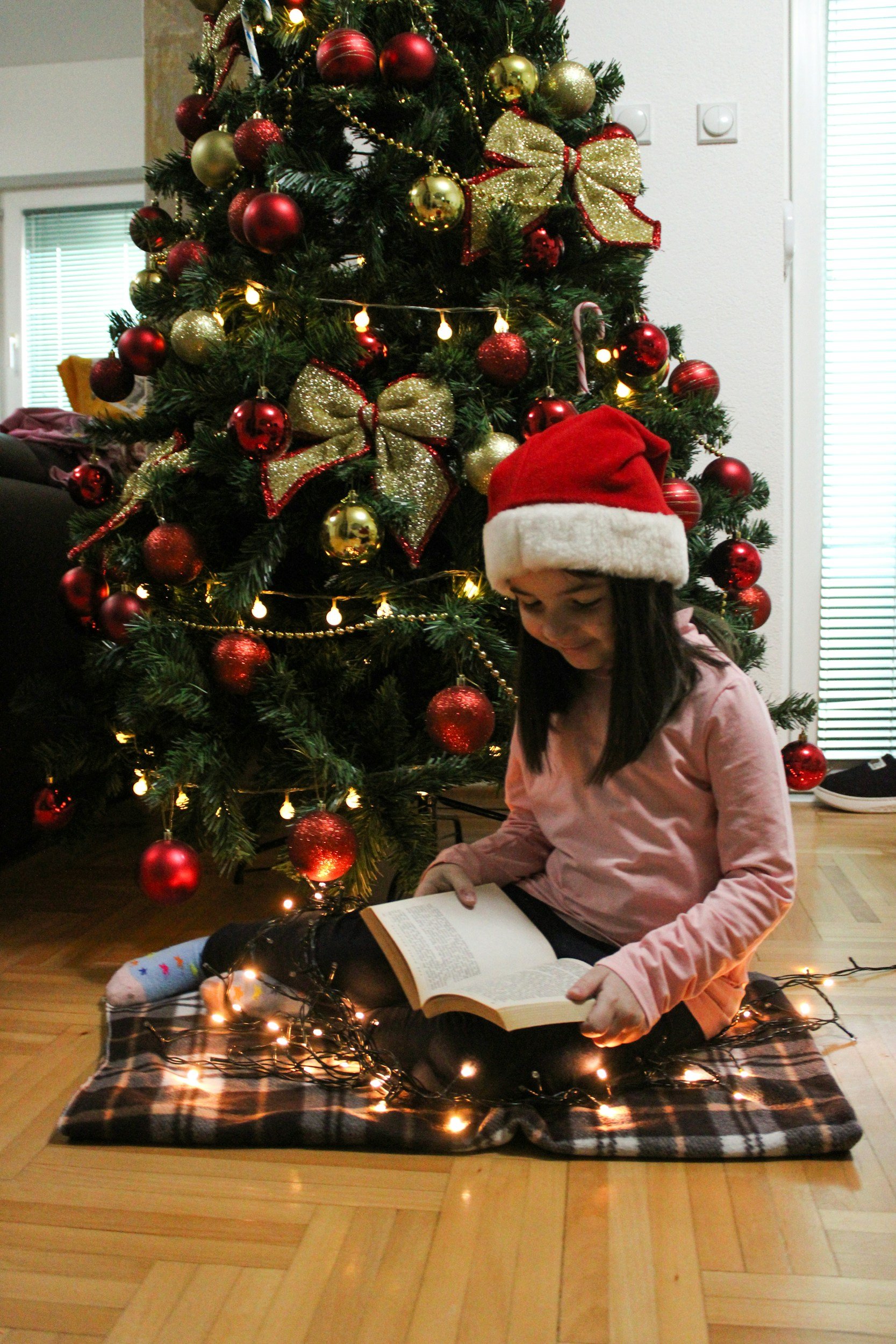 child by the Christmas tree