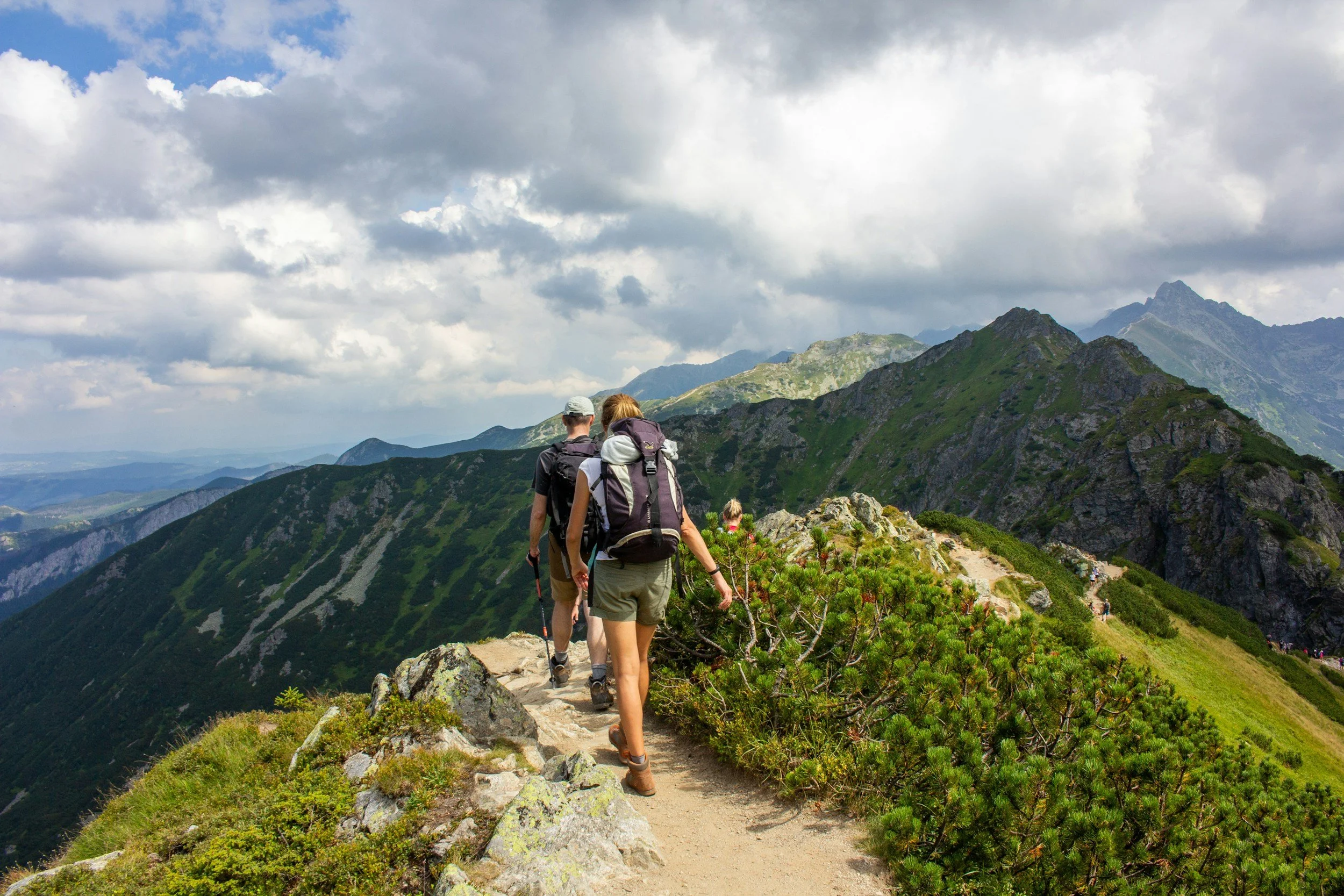 Two people hiking a trail with a respectful distance between them, illustrating the need for space in avoidant attachment.