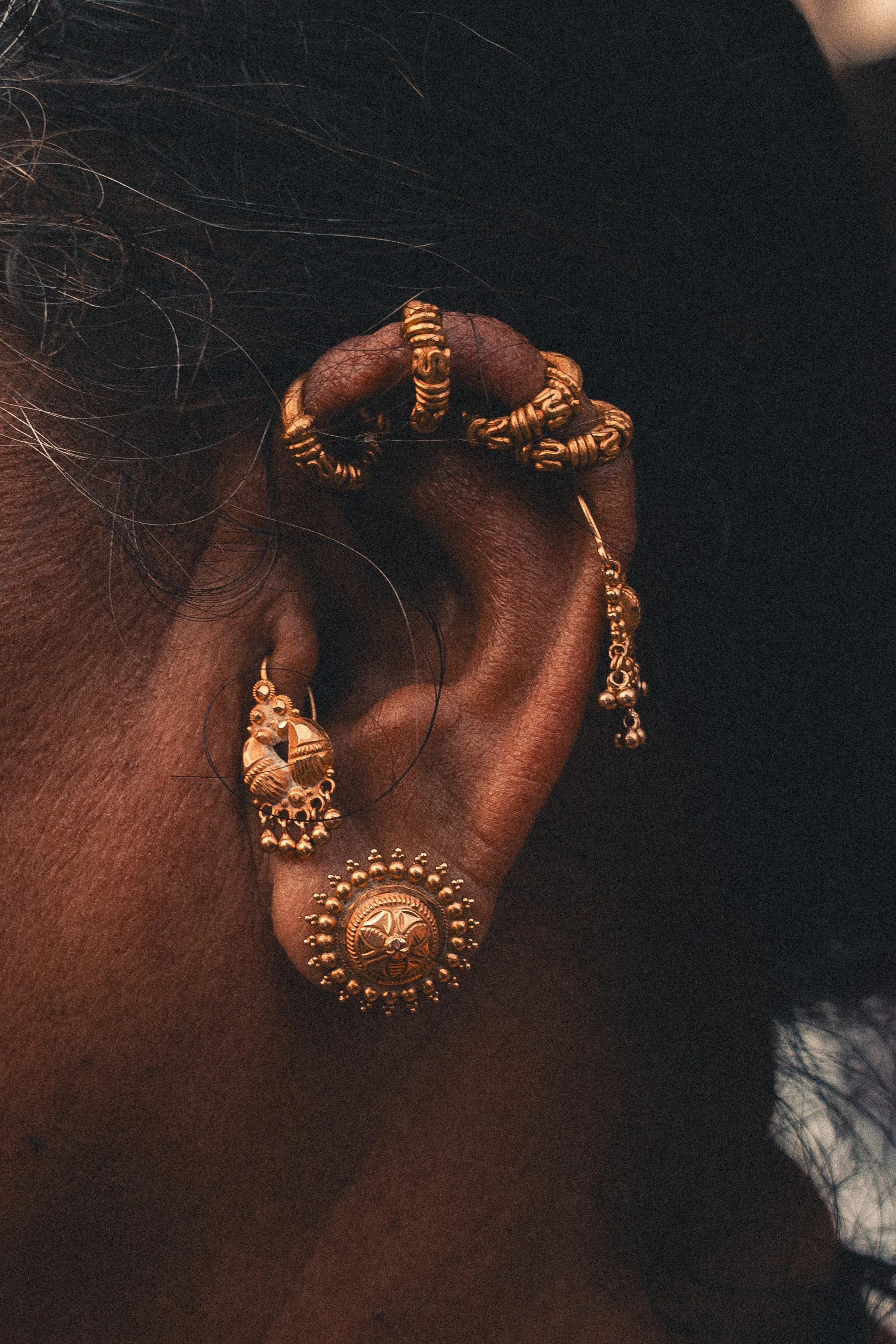The ear of a fruit vendor befitting of royalty