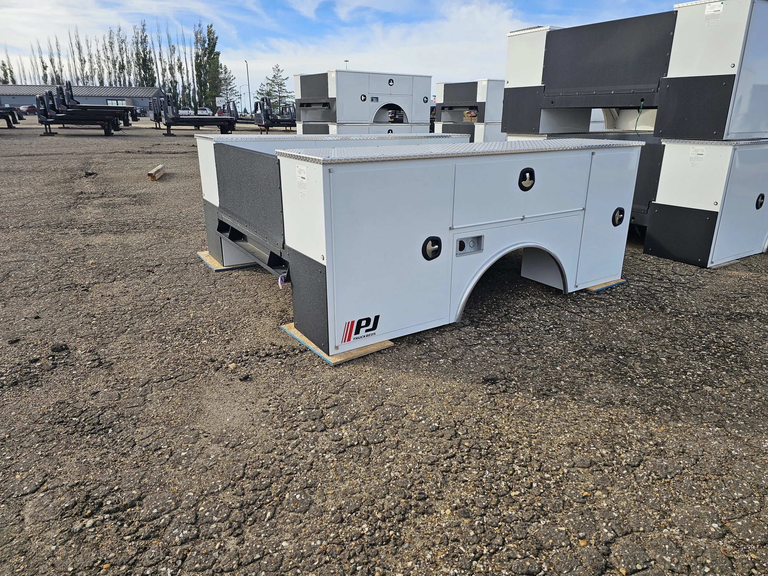 8-foot Service Body FOR DUALLY - BOX DELETE & CAB AND CHASSIS