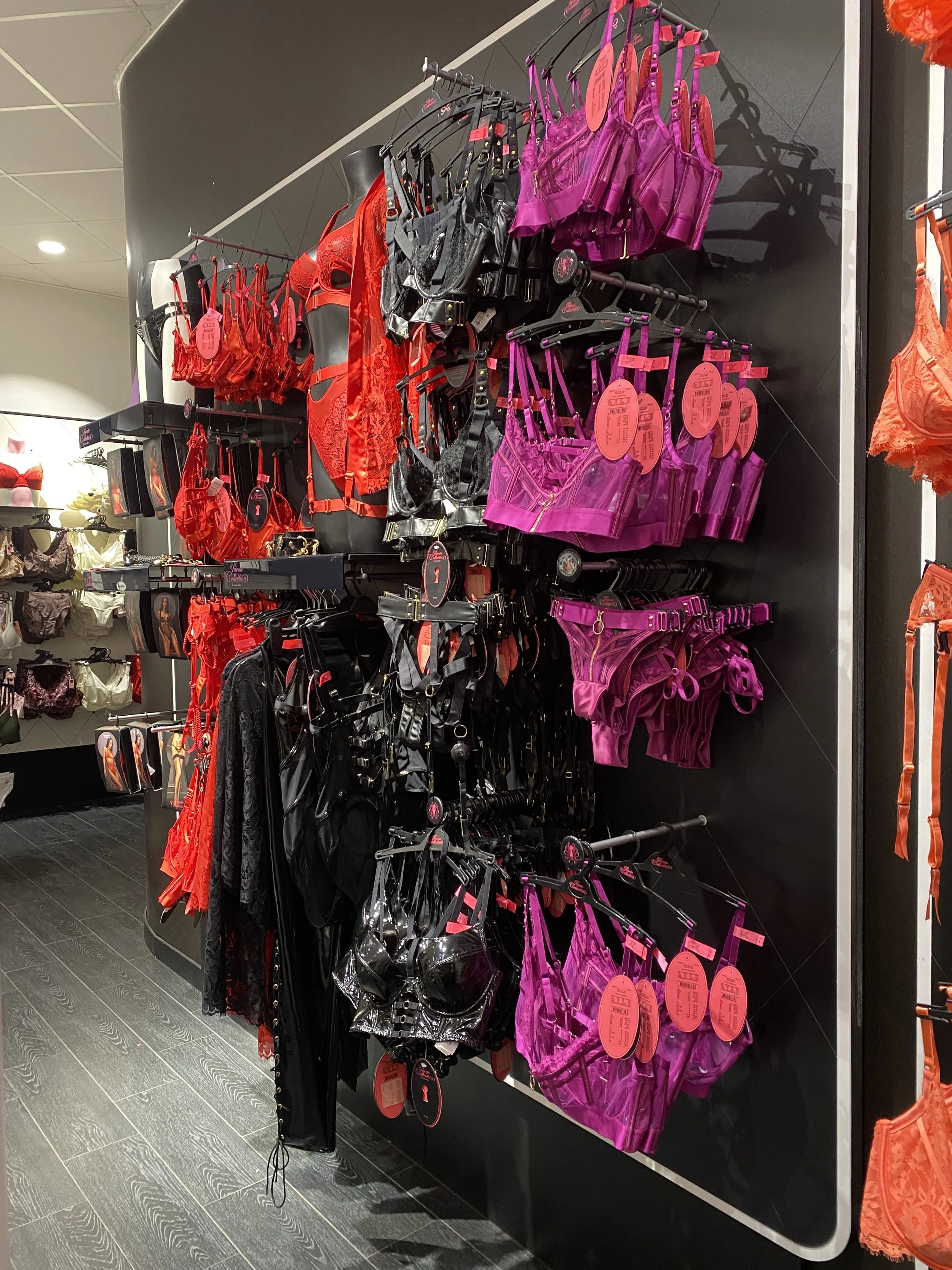 Hunkemoller Fan Palma de Mallorca Lingerie shop 10.JPG