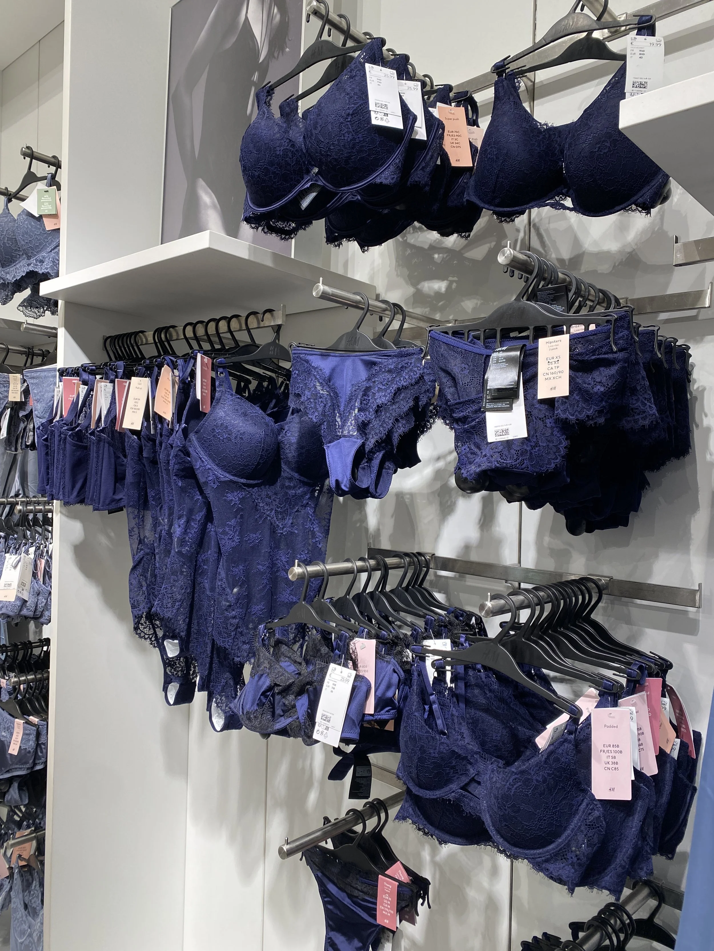 H&M lingerie shopping Palma de Mallorca6.JPG