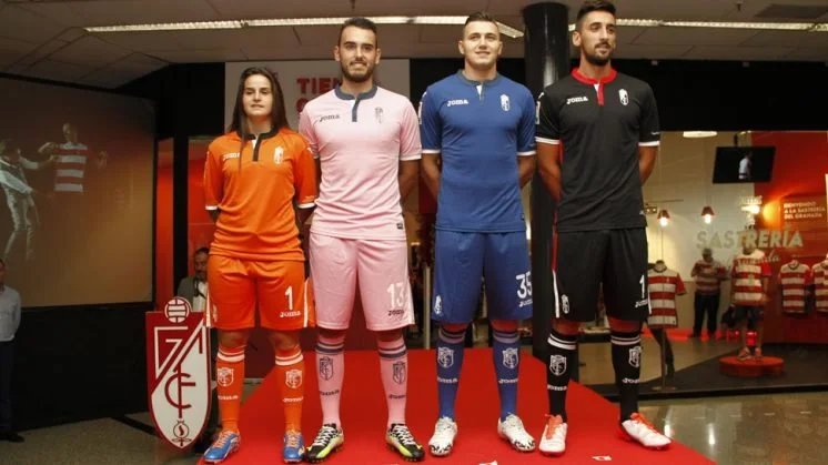 Presentacion-camisetas-GranadaCF-10-746x419.jpg