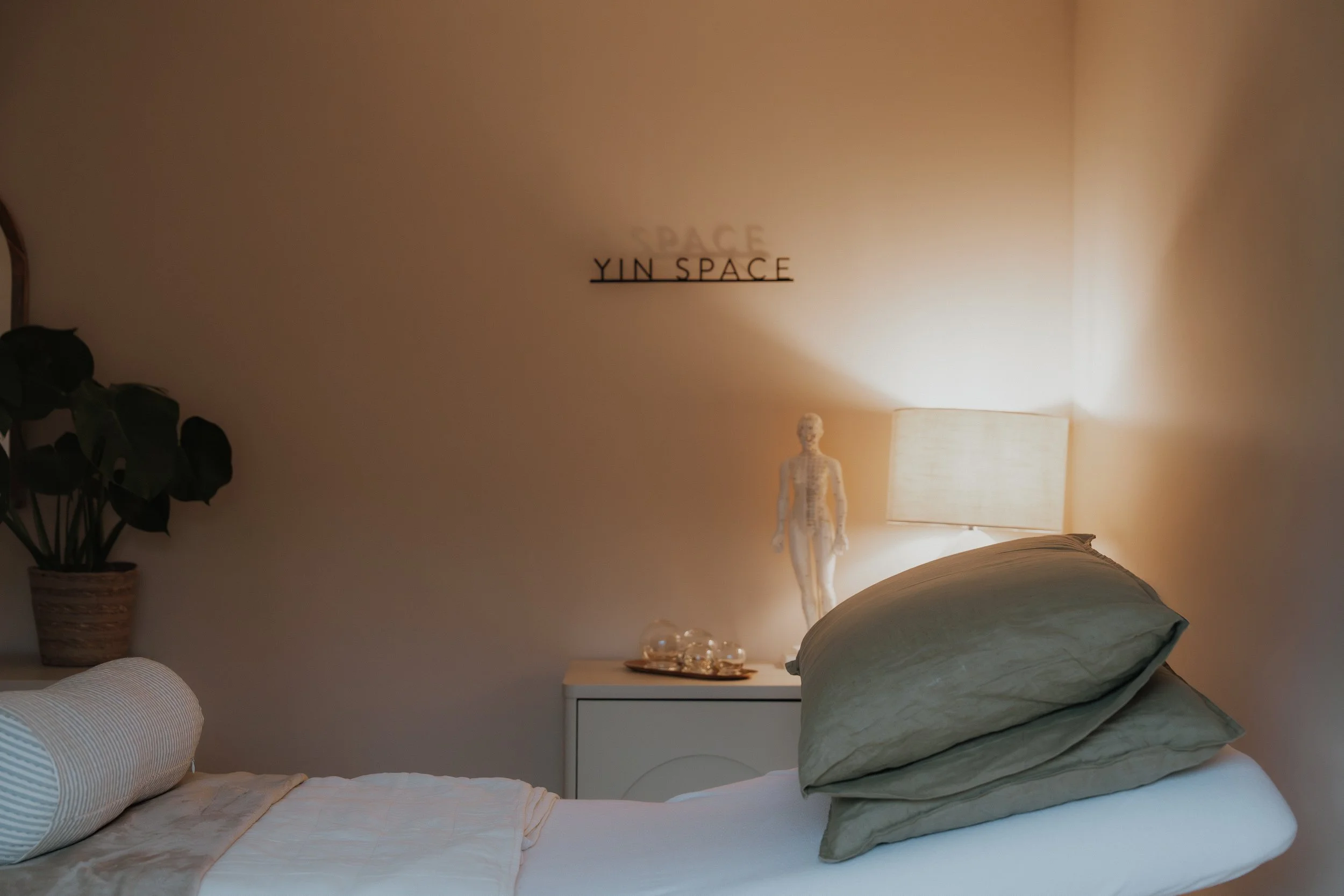 Yin Space acupuncture treatment room. Set up and ready for patients who are navigating female health challenges including fertility, hormonal balance, menopause, PCOS, endometriosis, stress, insomnia, anxiety, depression.