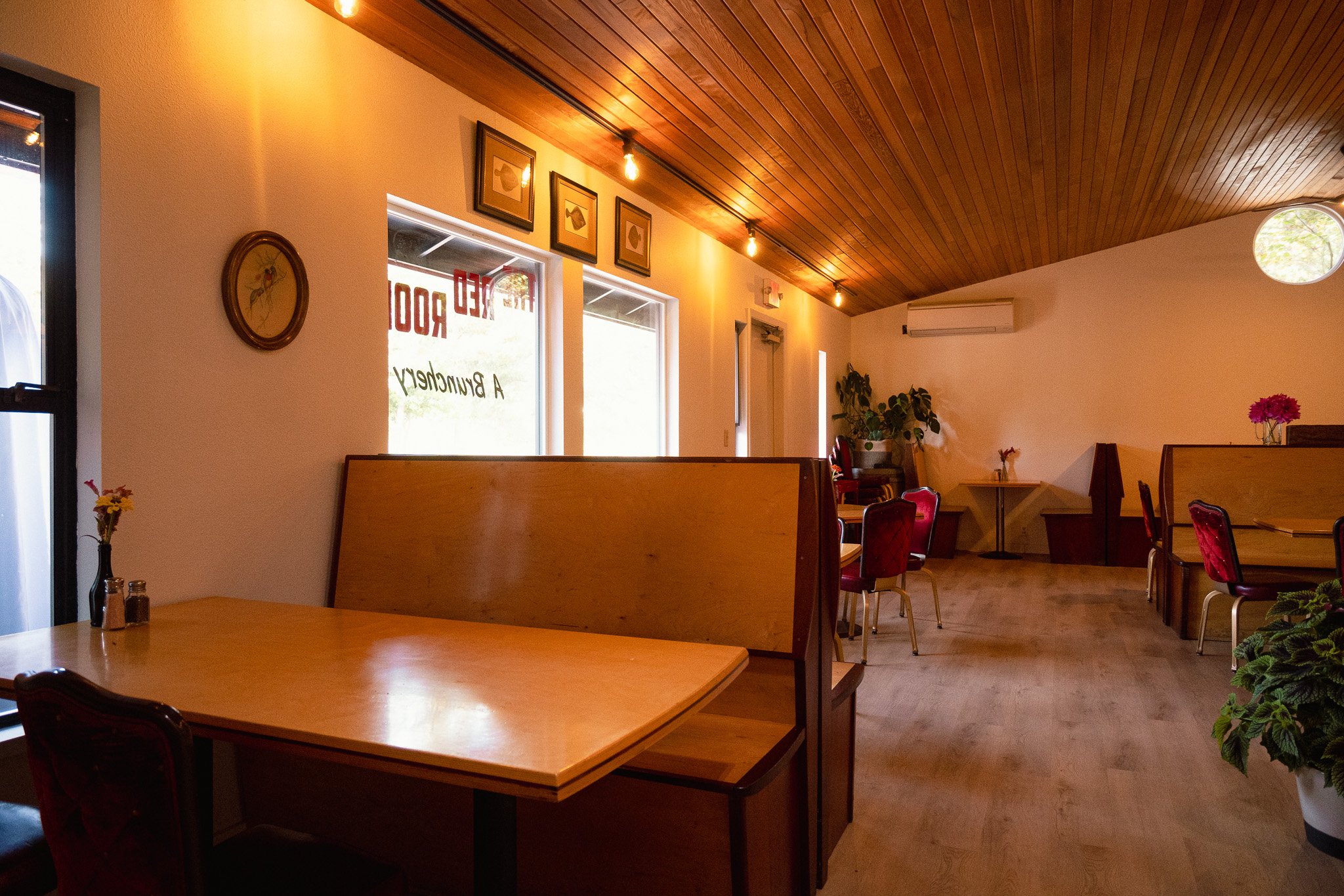 The Red Roof Gleneden Beach Dining Area