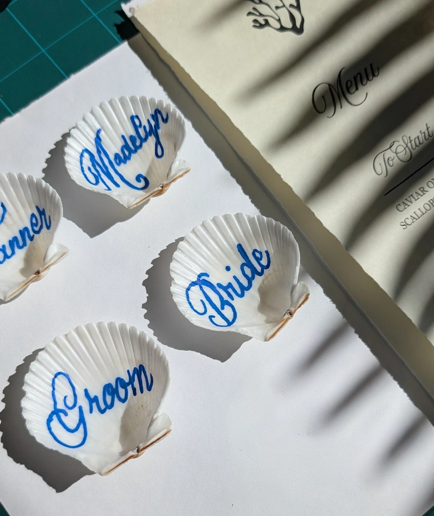 Shell Place Cards 🐚 I will always have a soft spot for Coastal Weddings 💙 

#okanagan #okanaganwedding #coastalwedding #shellplacecards #personalizedshells #jacofallcraftz