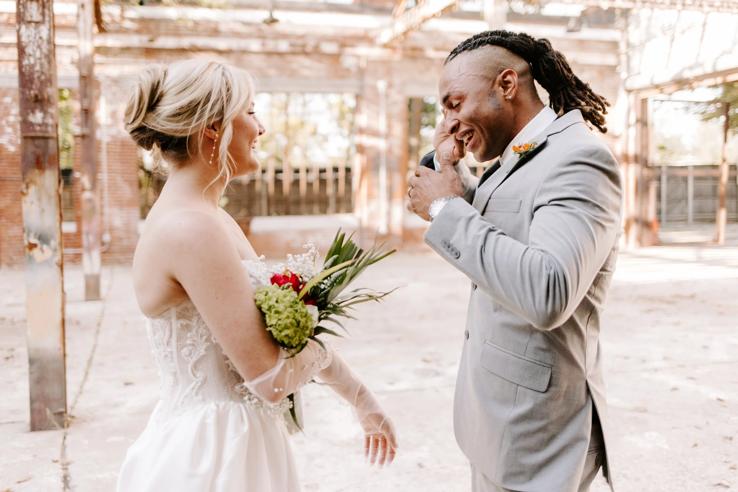 A Guide to Wedding Day First Looks: Three Styles &amp; How to Experience Them Fully